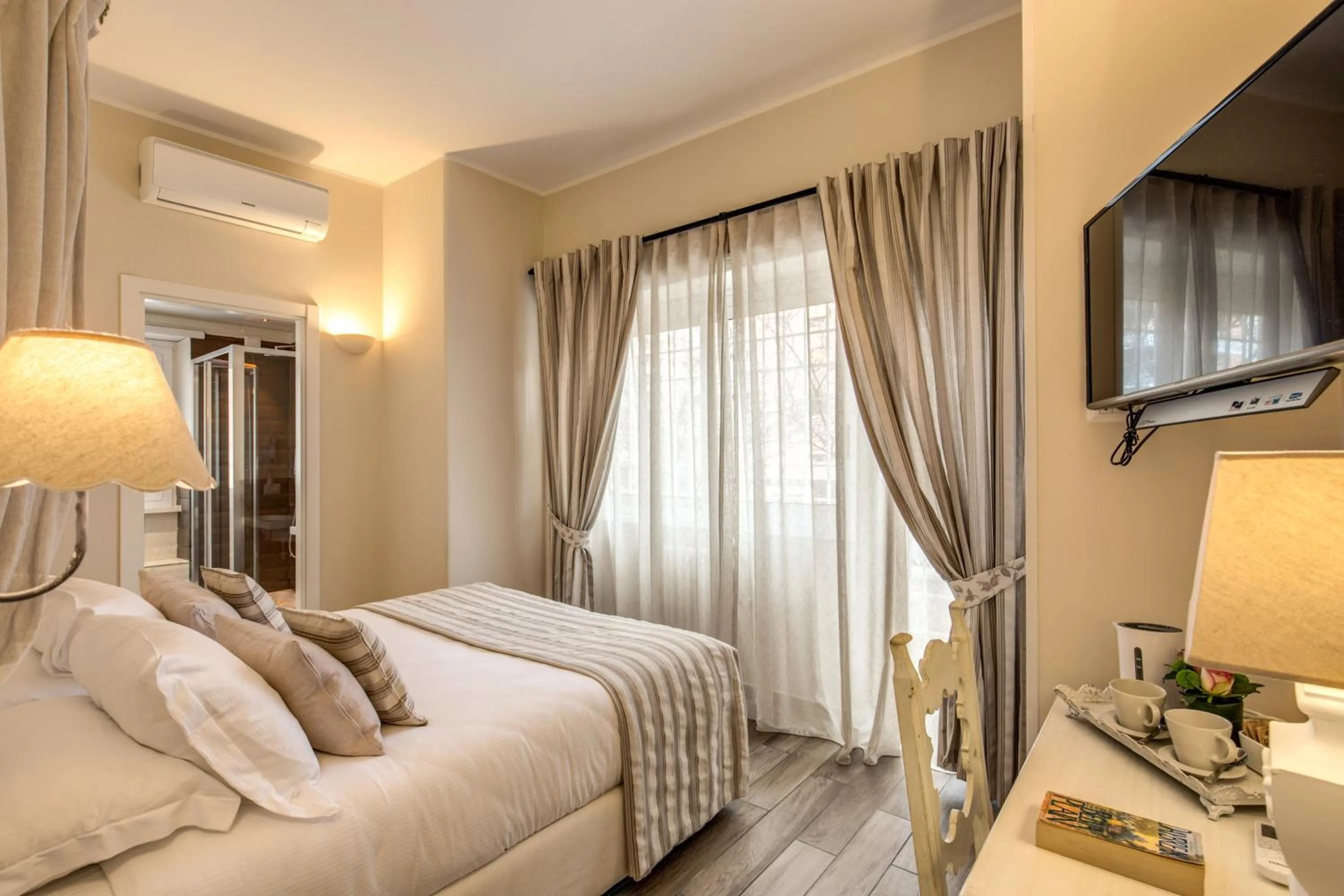 Property building, Bed in Casa Mia Vaticano Guest House
