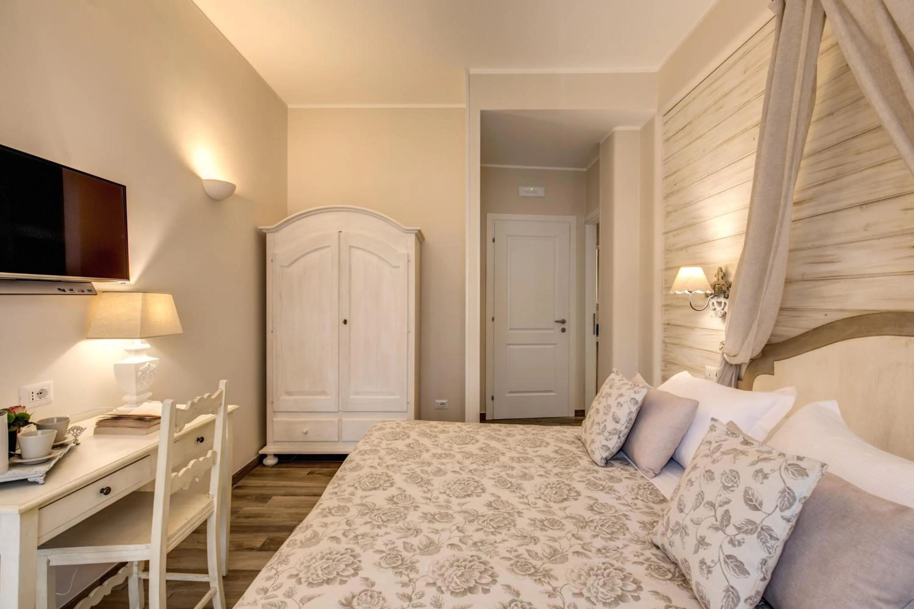 Property building, Bed in Casa Mia Vaticano Guest House