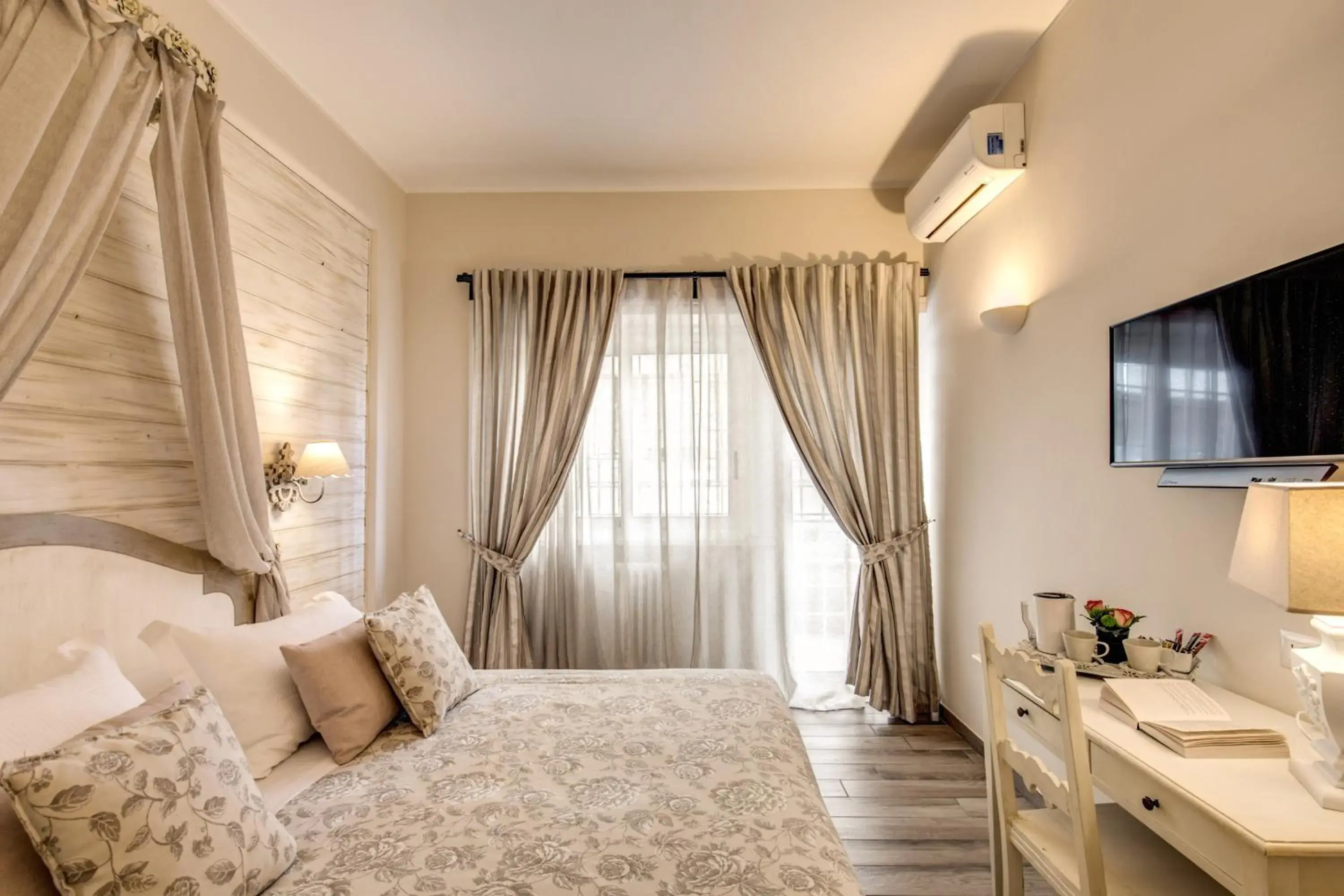 Property building, Bed in Casa Mia Vaticano Guest House Property building, Bed in Casa Mia Vaticano Guest House