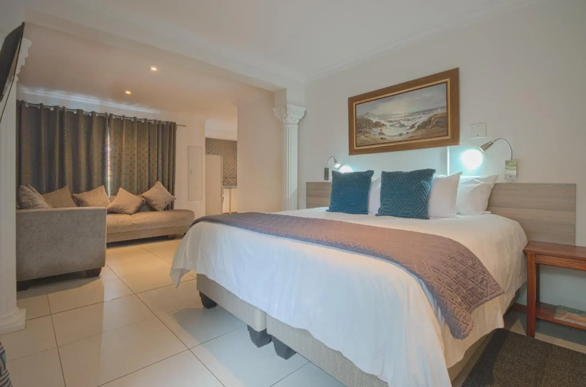 Photo of the whole room, Bed in President Lodge Photo of the whole room, Bed in President Lodge