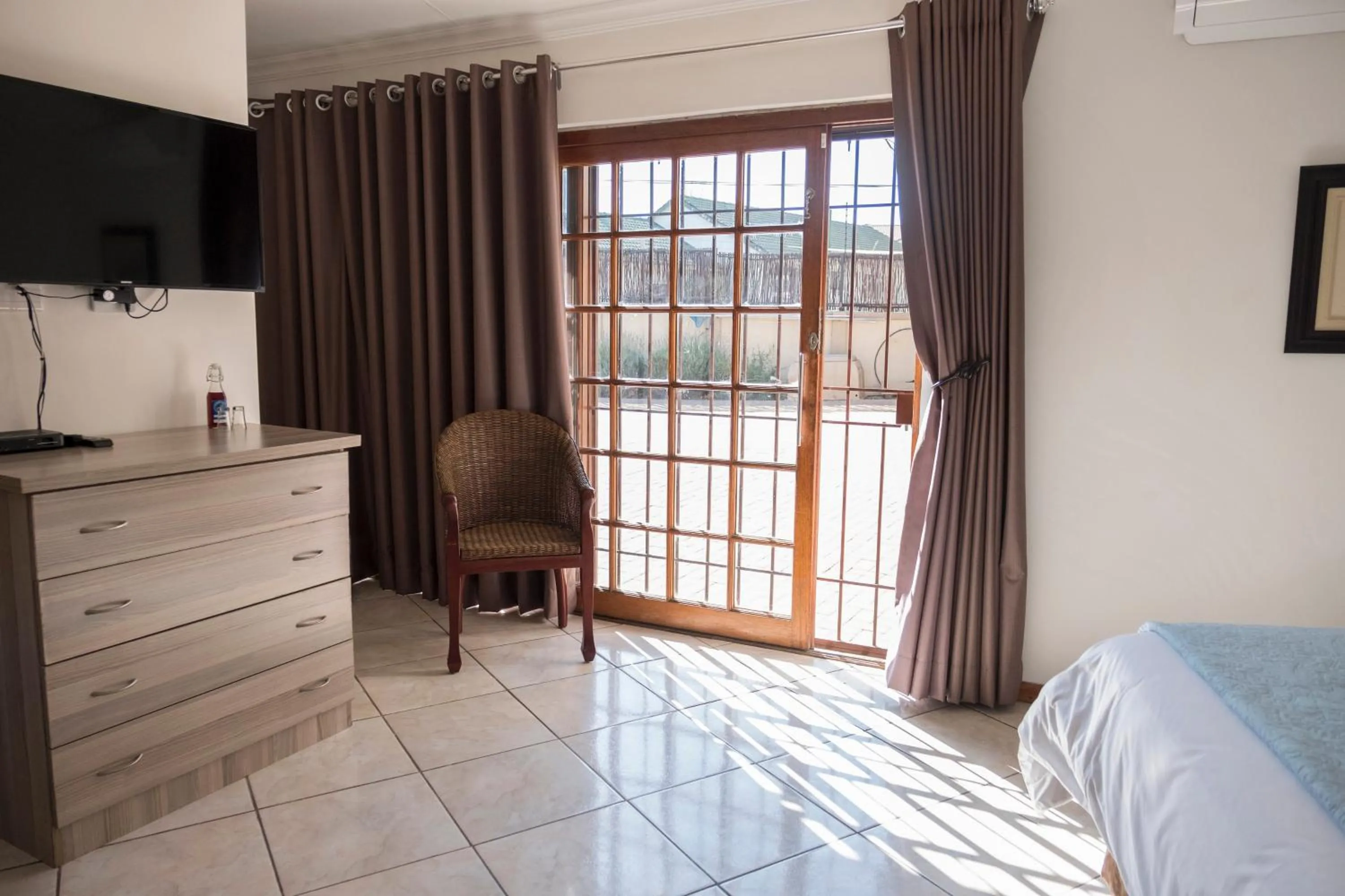 Bedroom, Bed in President Lodge