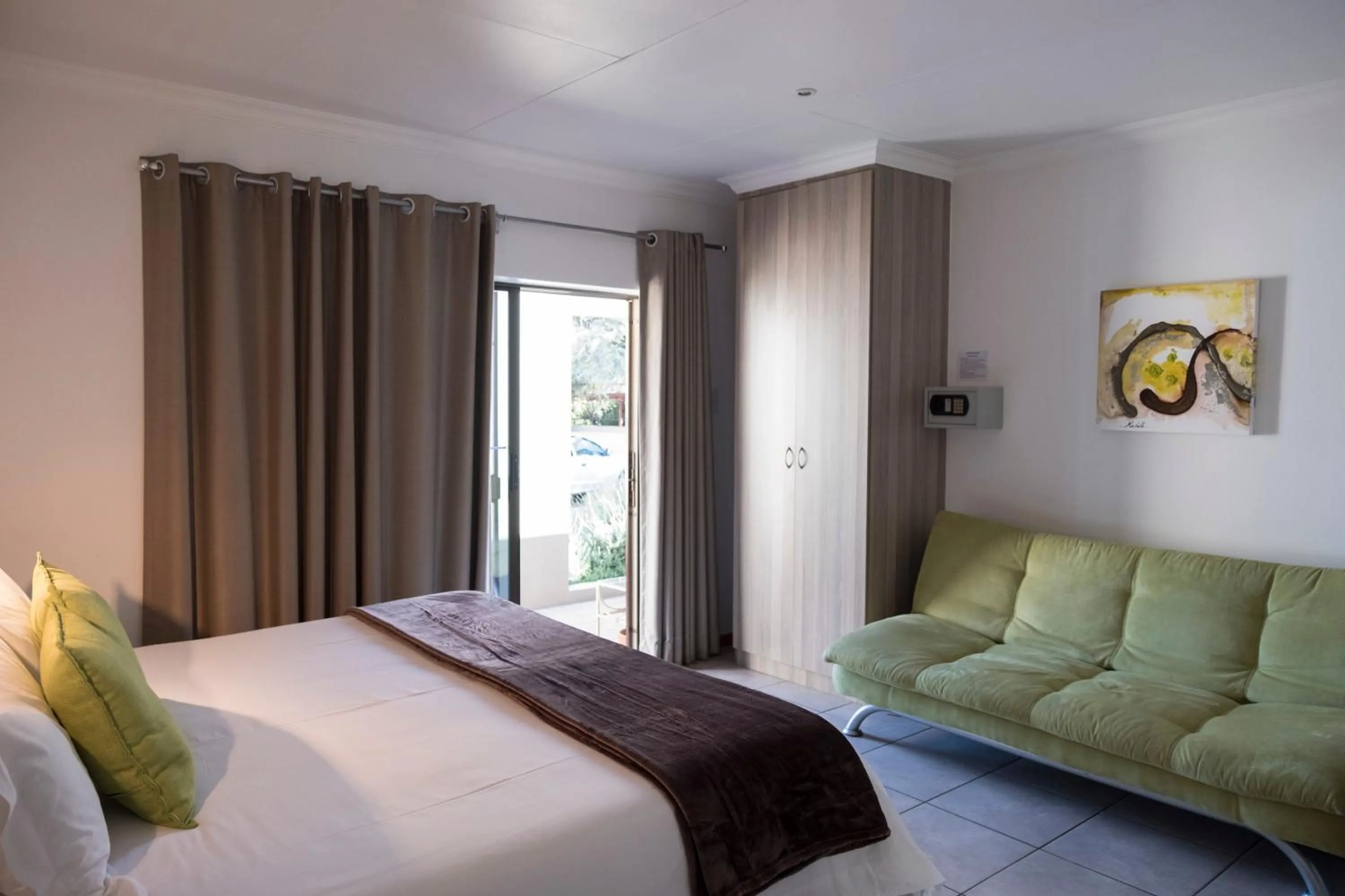 Bedroom, Bed in President Lodge