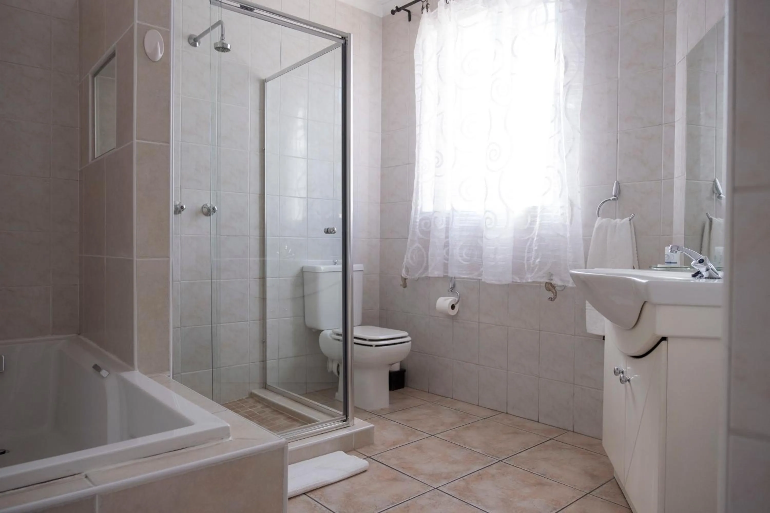 Bathroom in President Lodge