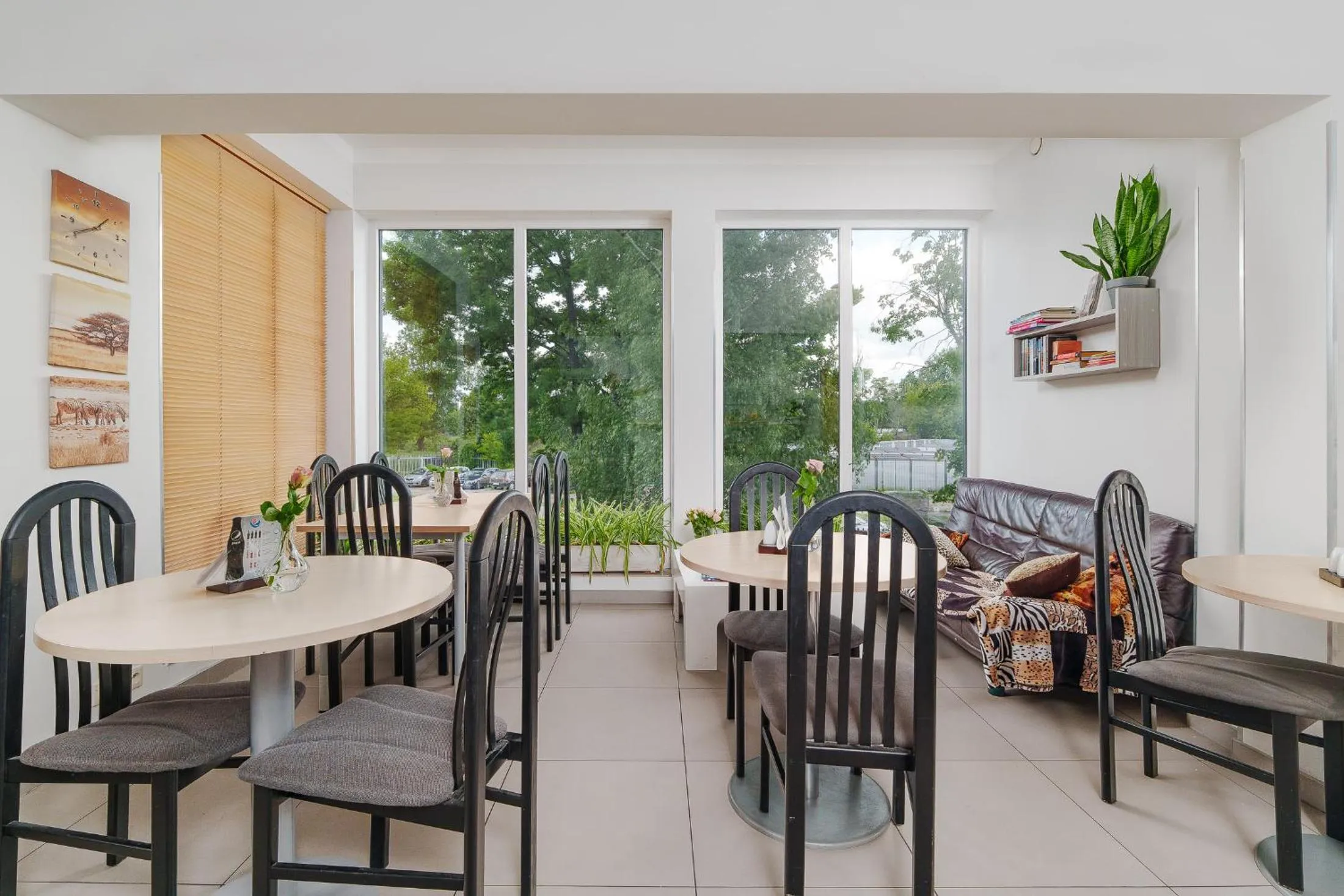 Restaurant/places to eat in Arcus Premium Hostel