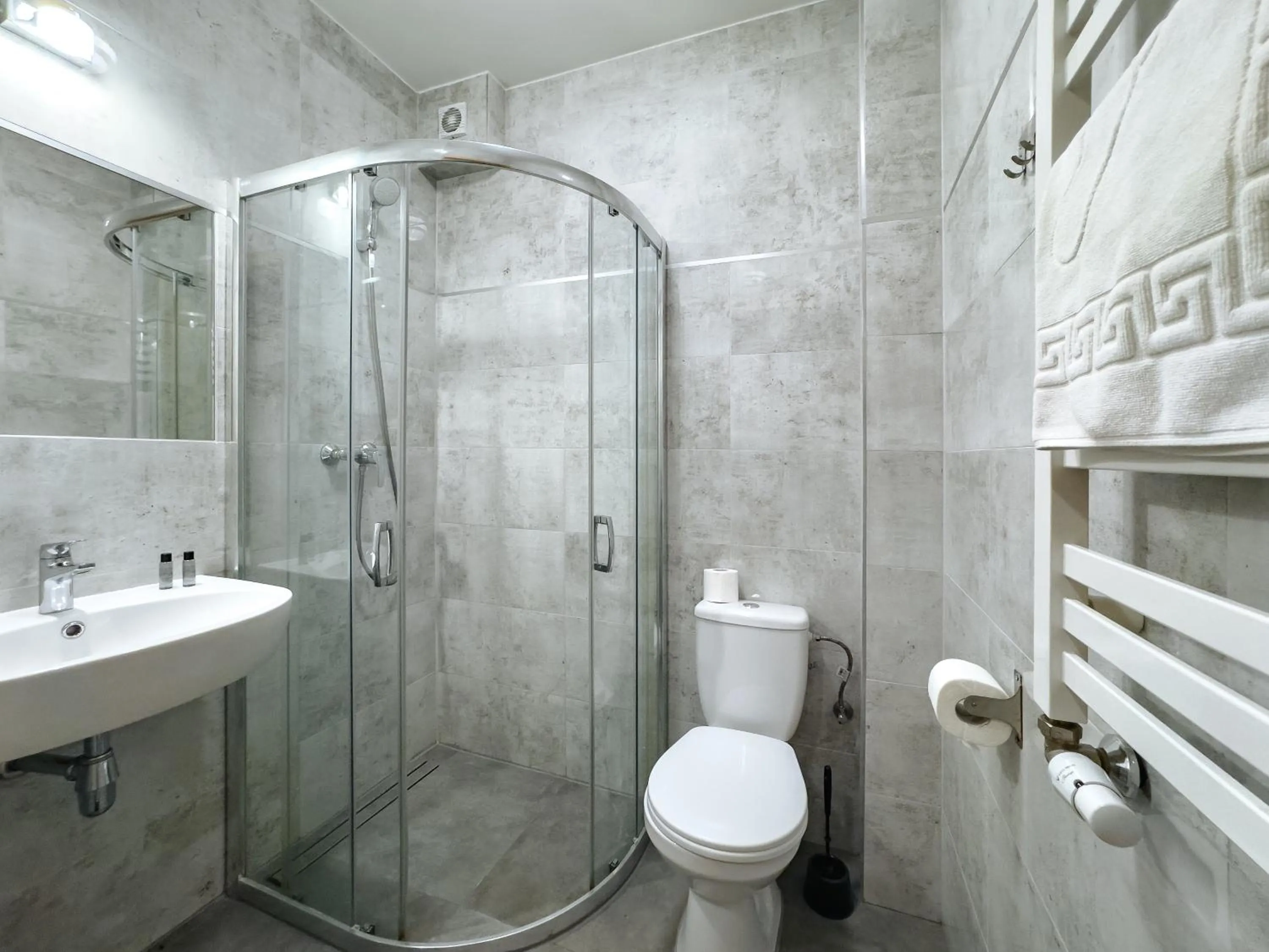 Shower in Arcus Premium Hostel