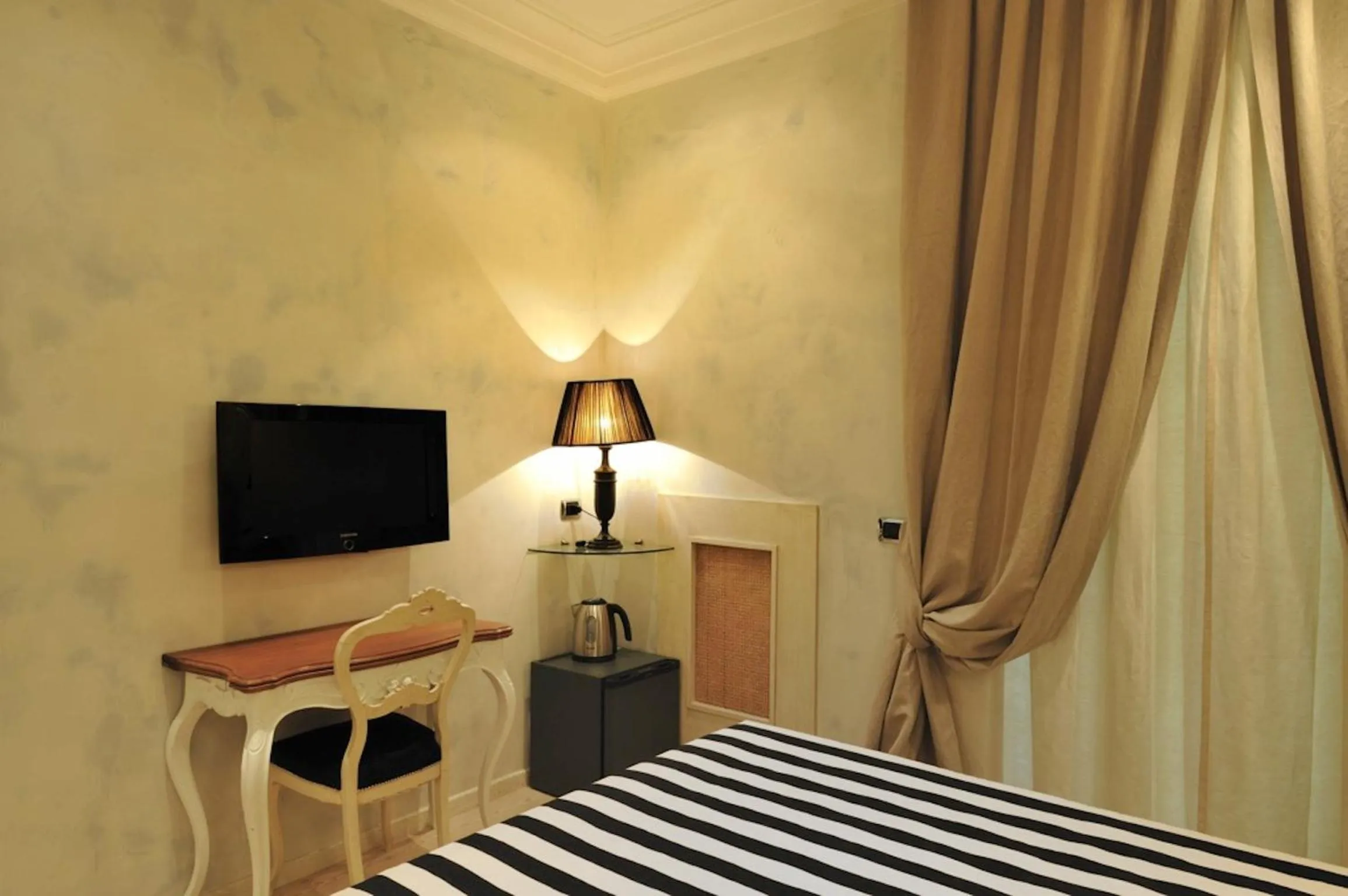 TV and multimedia, Bed in MDM Guesthouse