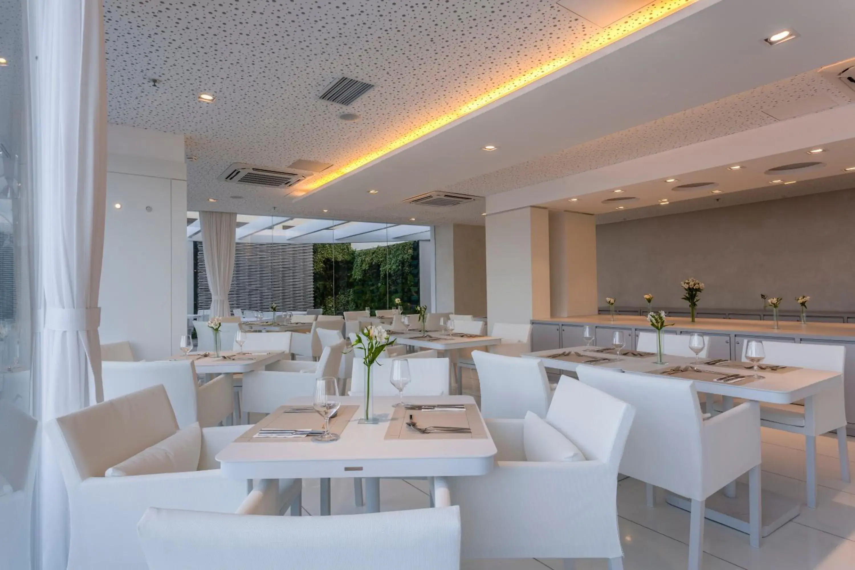 Restaurant/places to eat in CDesign Hotel Restaurant/places to eat in CDesign Hotel