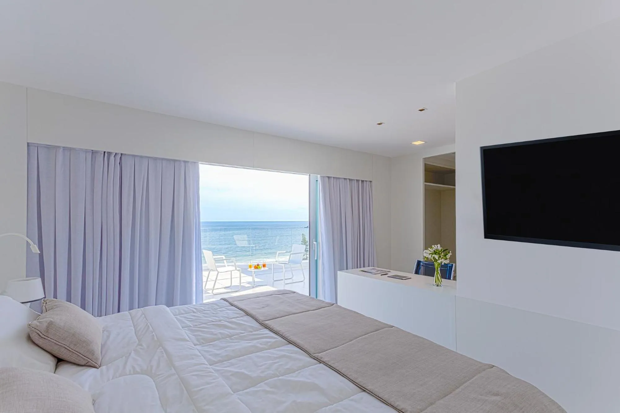 Photo of the whole room, Bed in CDesign Hotel