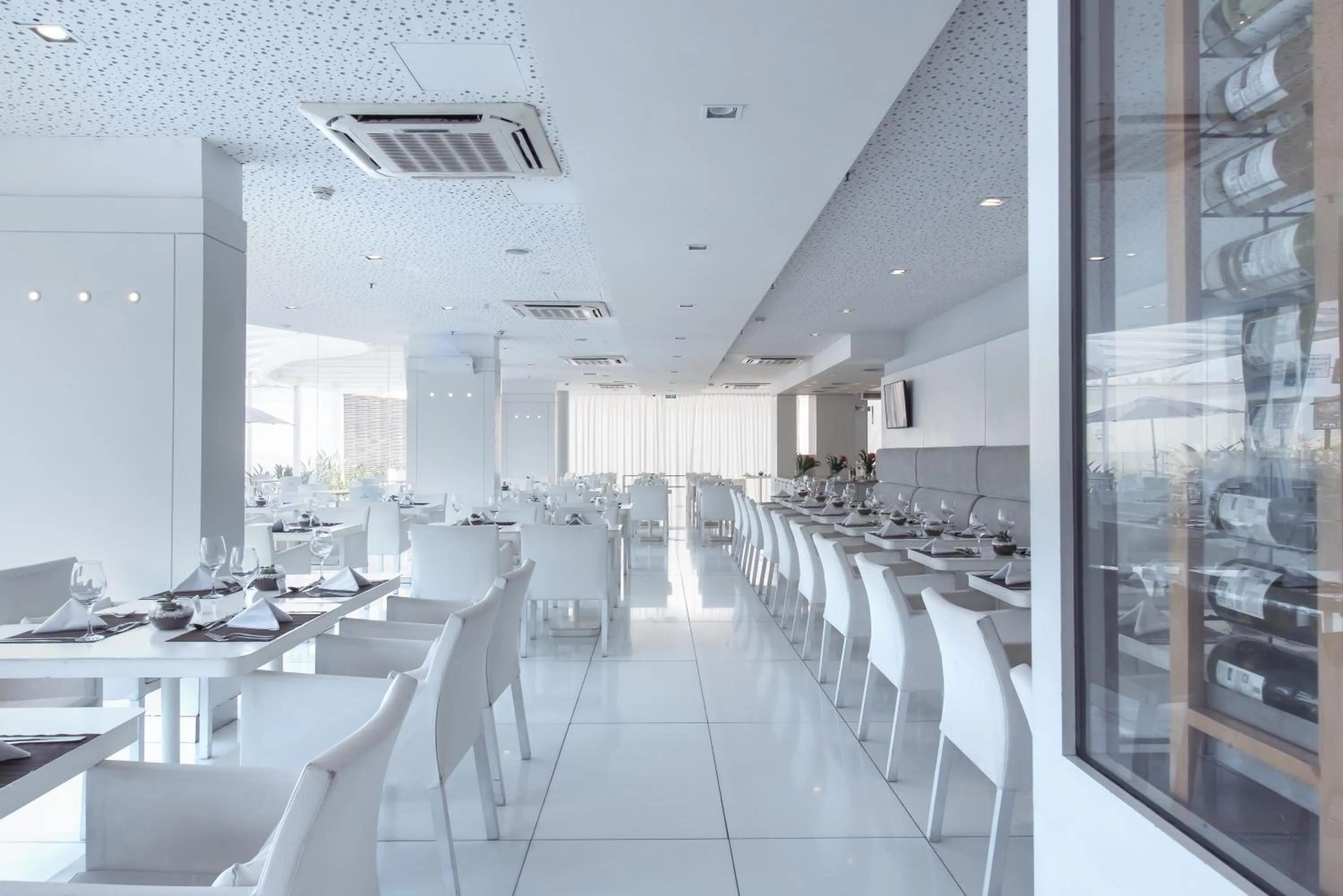 Restaurant/places to eat in CDesign Hotel