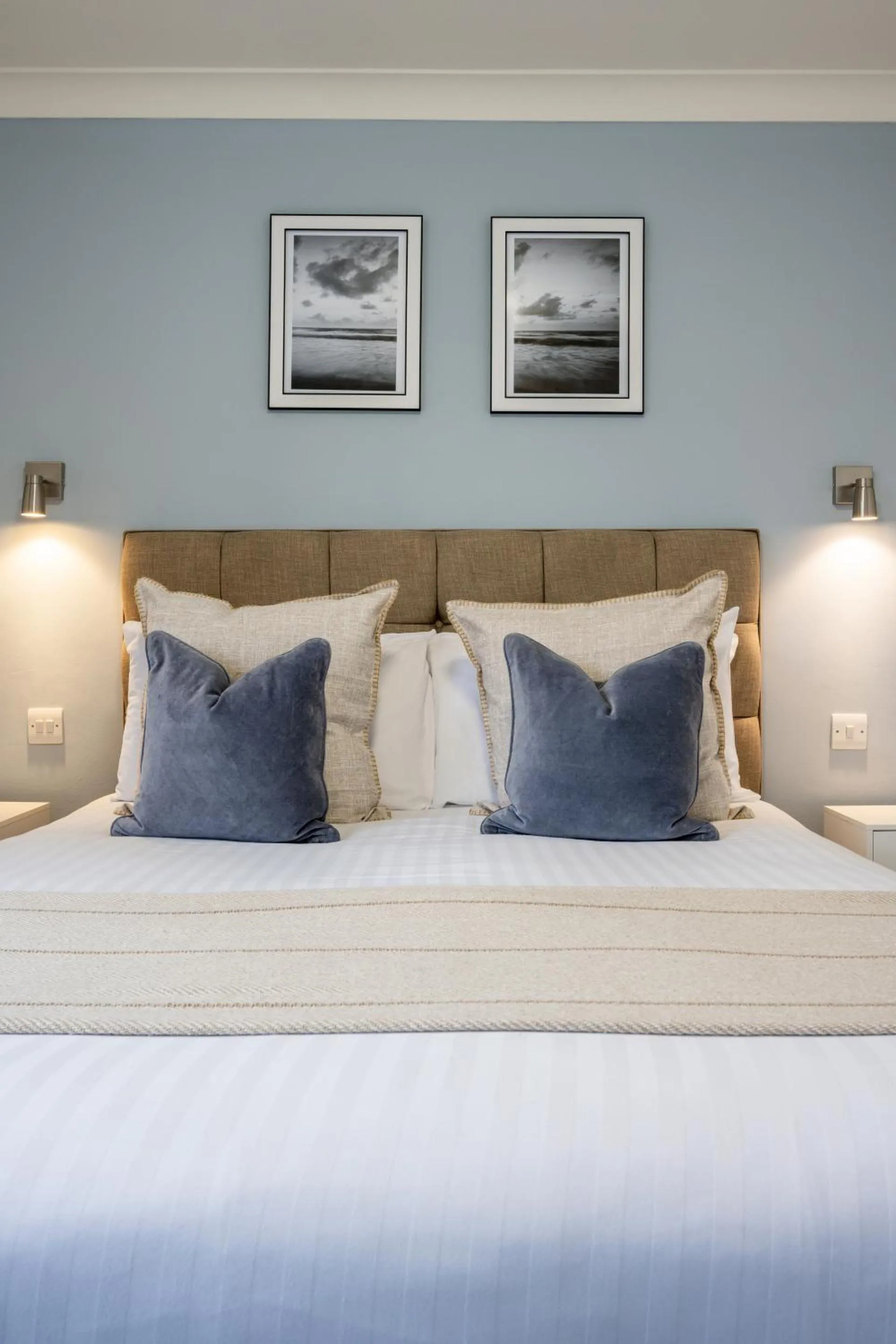 Bedroom, Bed in Inn For All Seasons