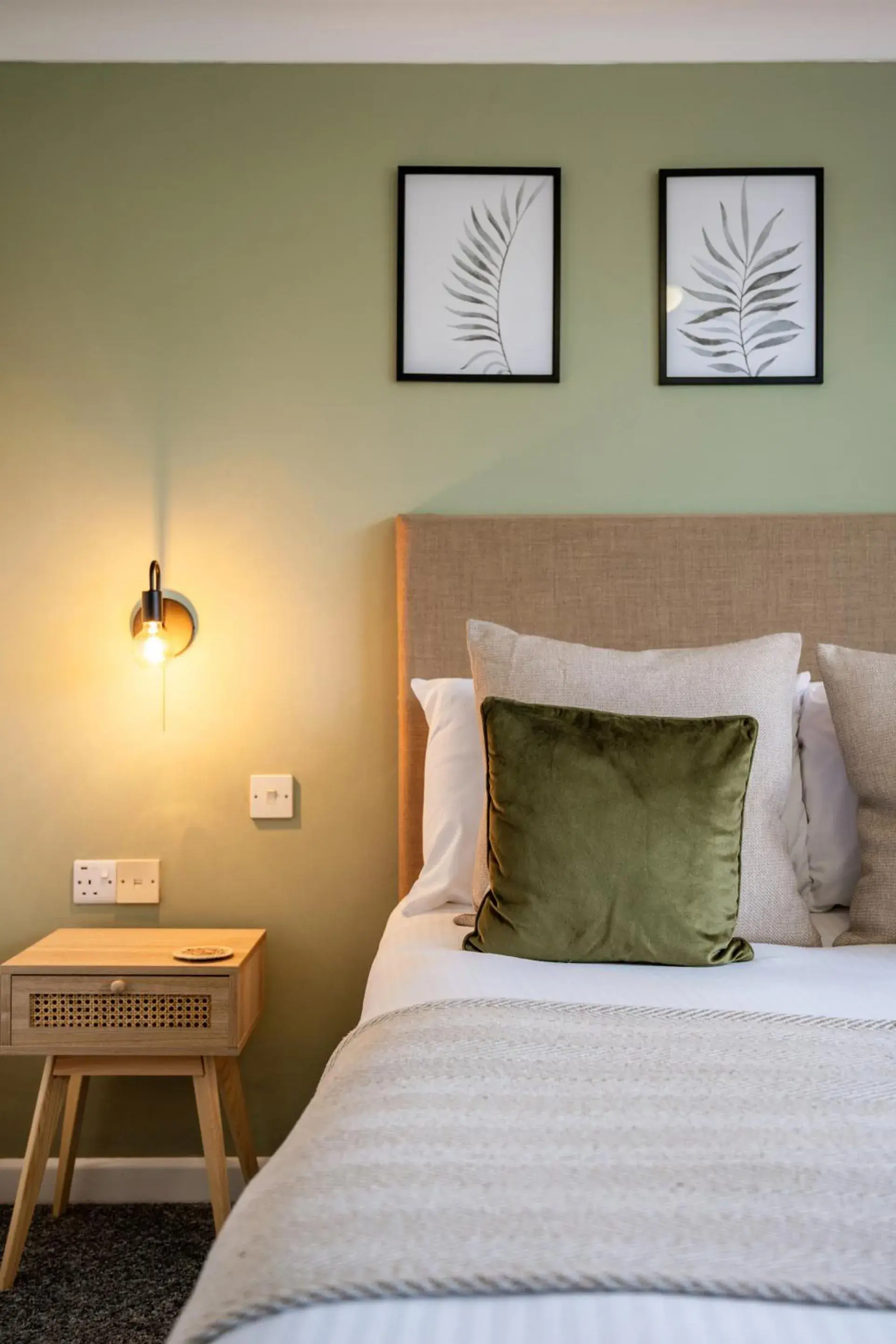 Bedroom, Bed in Inn For All Seasons Bedroom, Bed in Inn For All Seasons