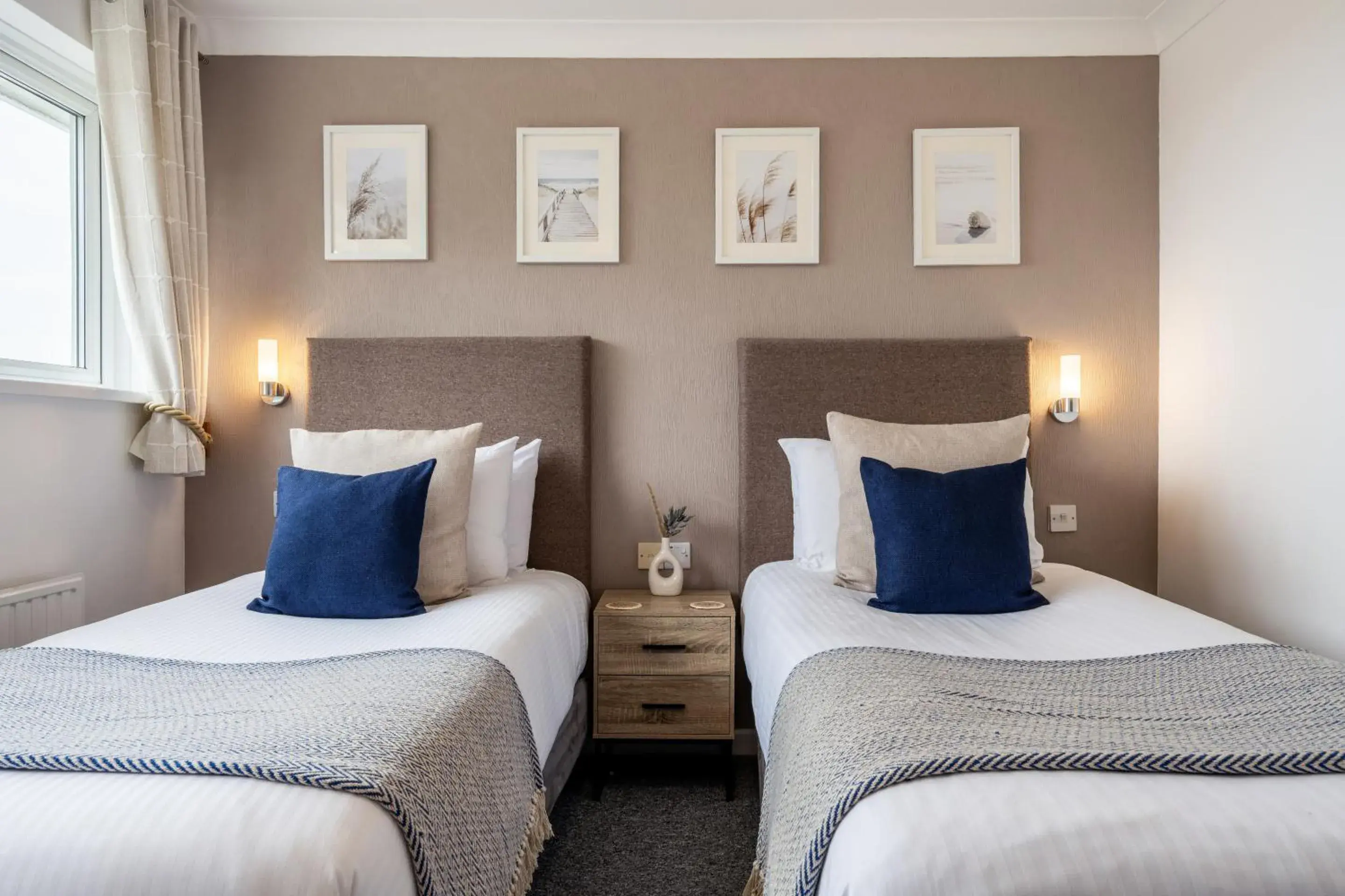 Bedroom, Bed in Inn For All Seasons Bedroom, Bed in Inn For All Seasons