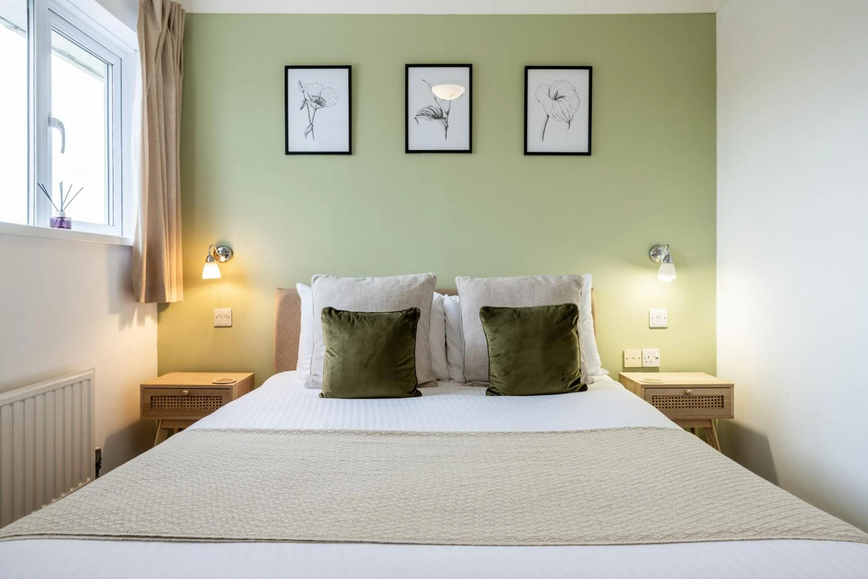 Bedroom, Bed in Inn For All Seasons