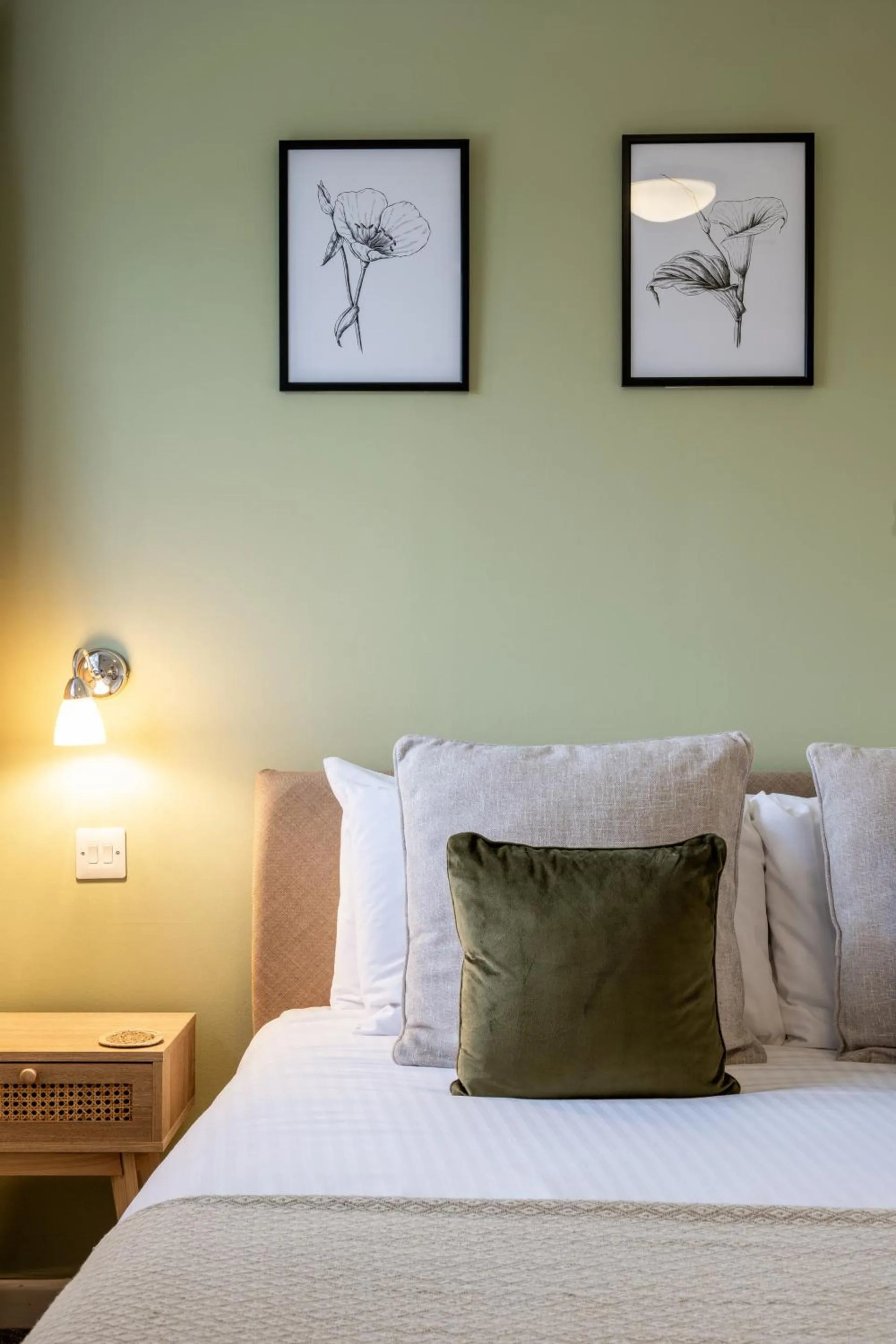 Bedroom, Bed in Inn For All Seasons