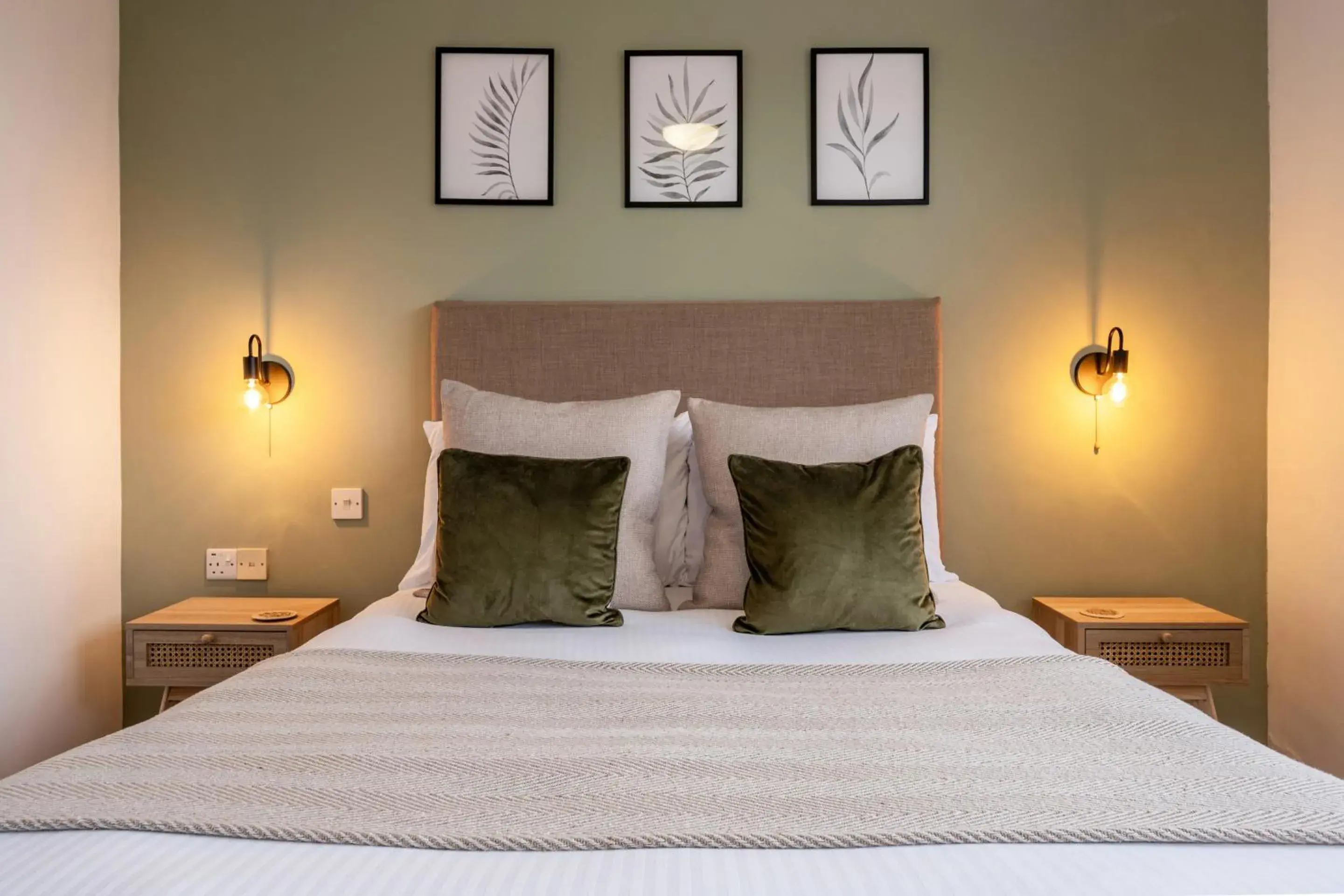 Bedroom, Bed in Inn For All Seasons Bedroom, Bed in Inn For All Seasons