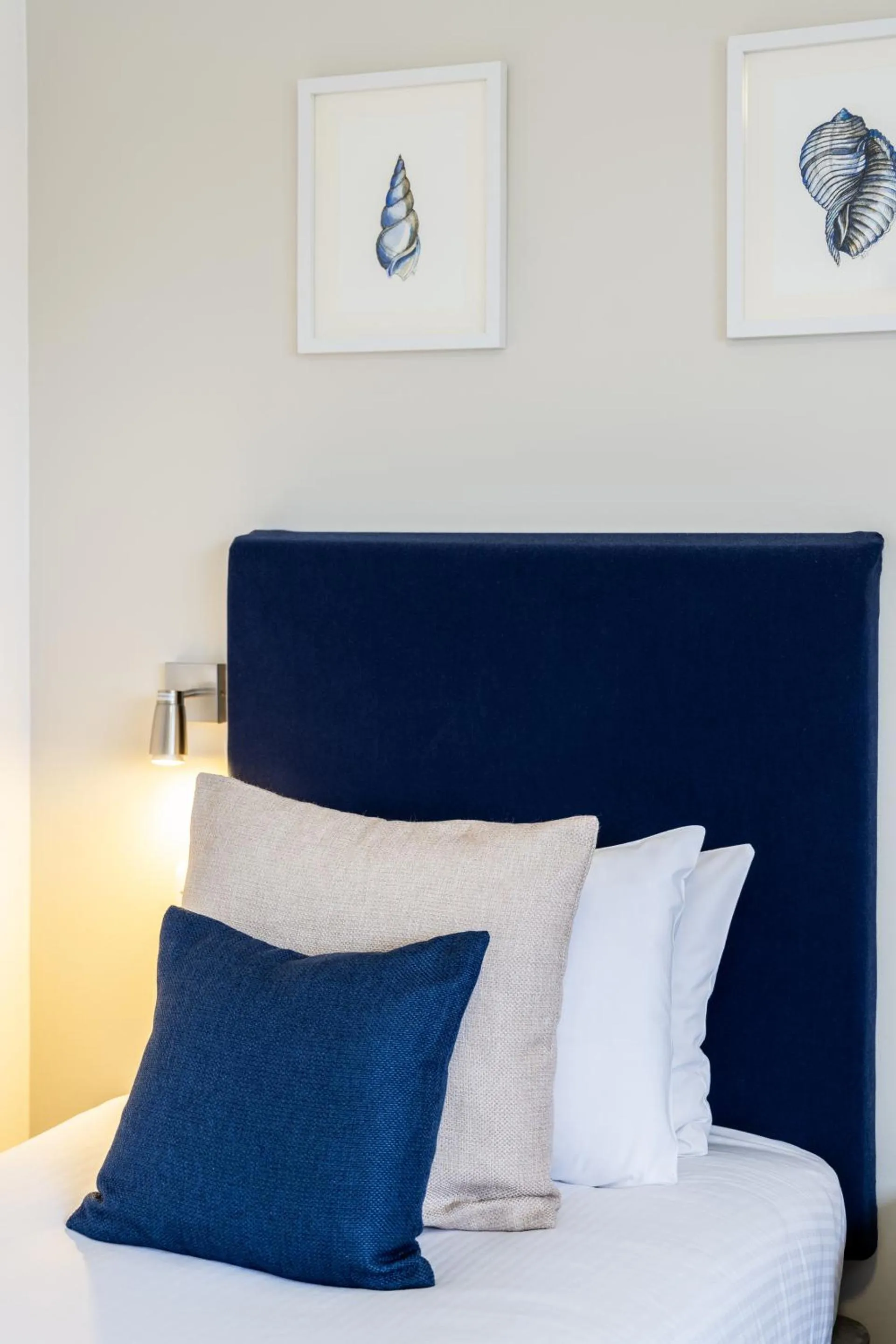 Bedroom, Bed in Inn For All Seasons