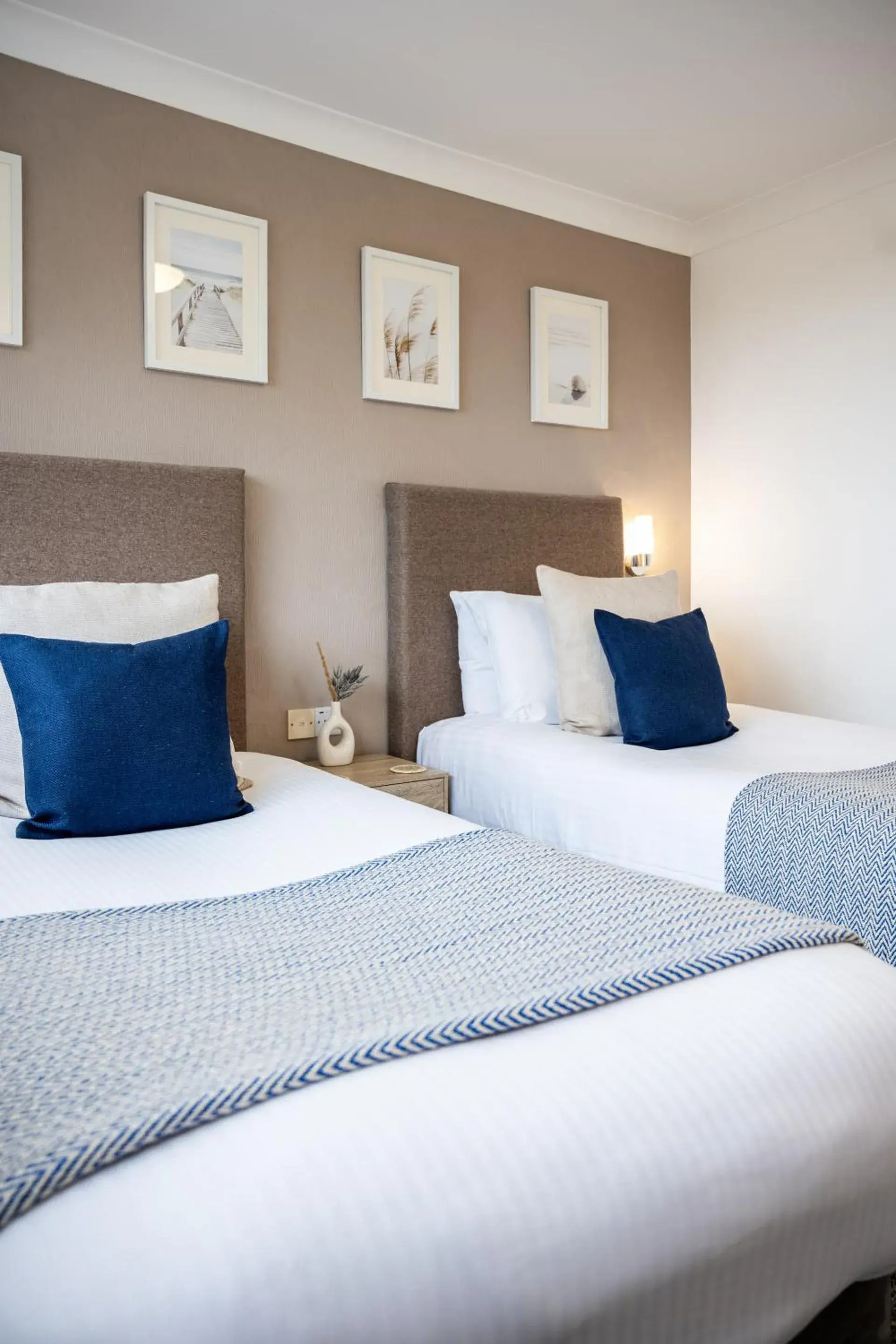 Bedroom, Bed in Inn For All Seasons Bedroom, Bed in Inn For All Seasons