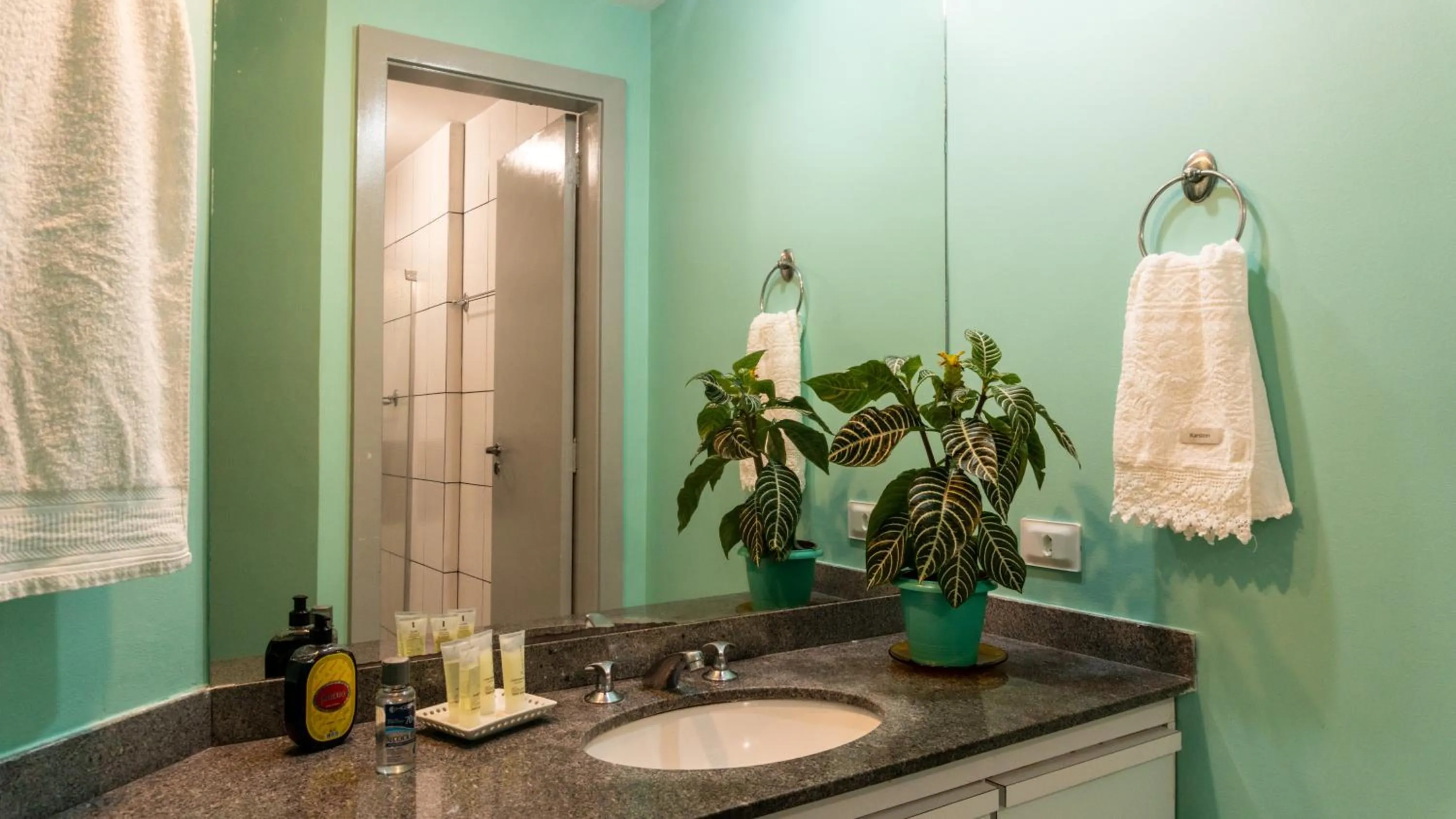Bathroom in Duplex charmoso - Ótima localização