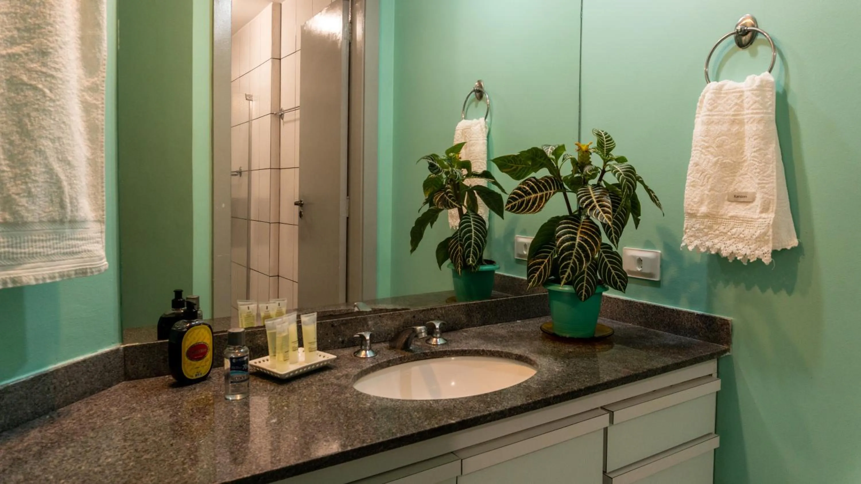 Bathroom in Duplex charmoso - Ótima localização