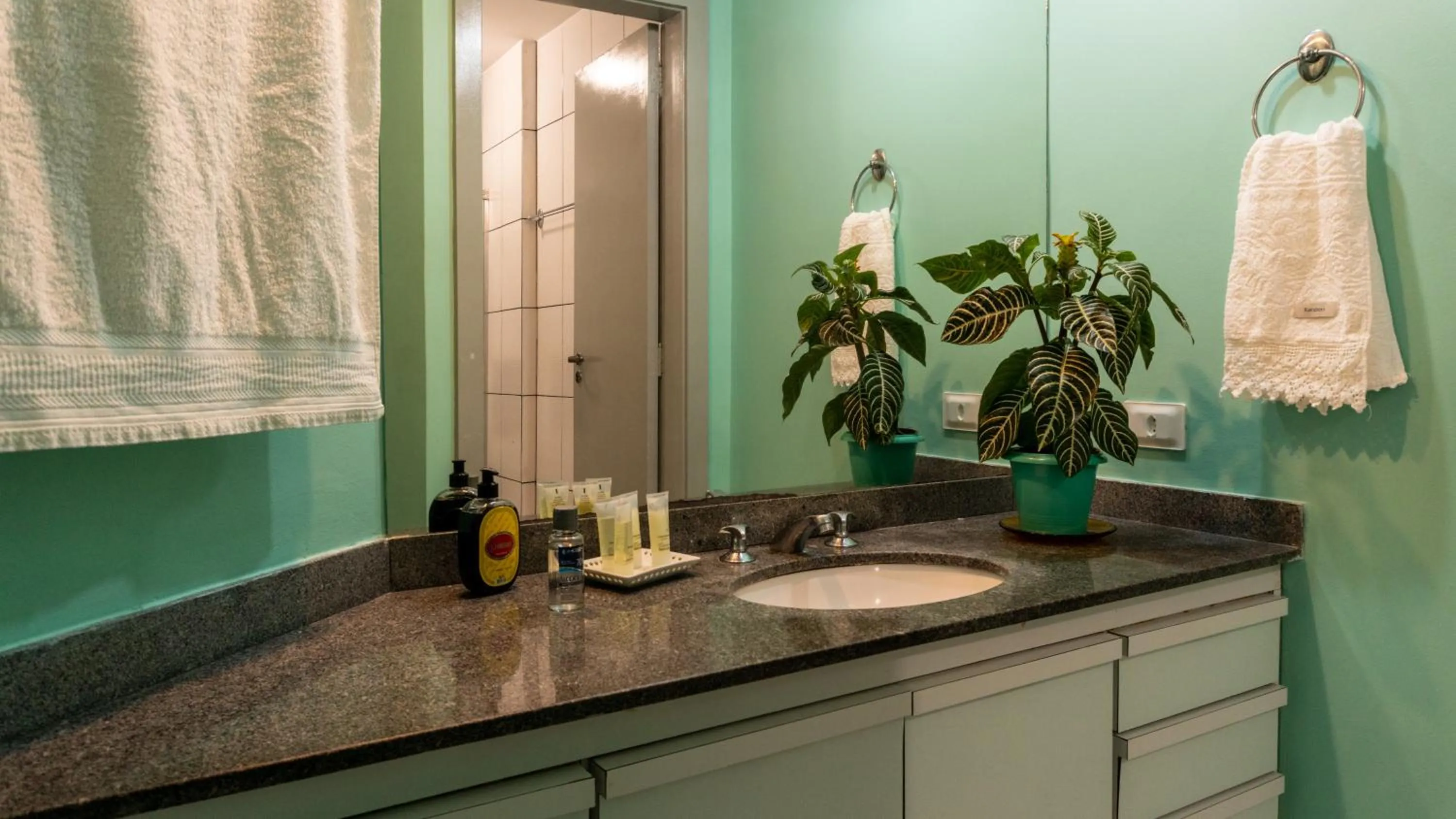 Bathroom in Duplex charmoso - Ótima localização