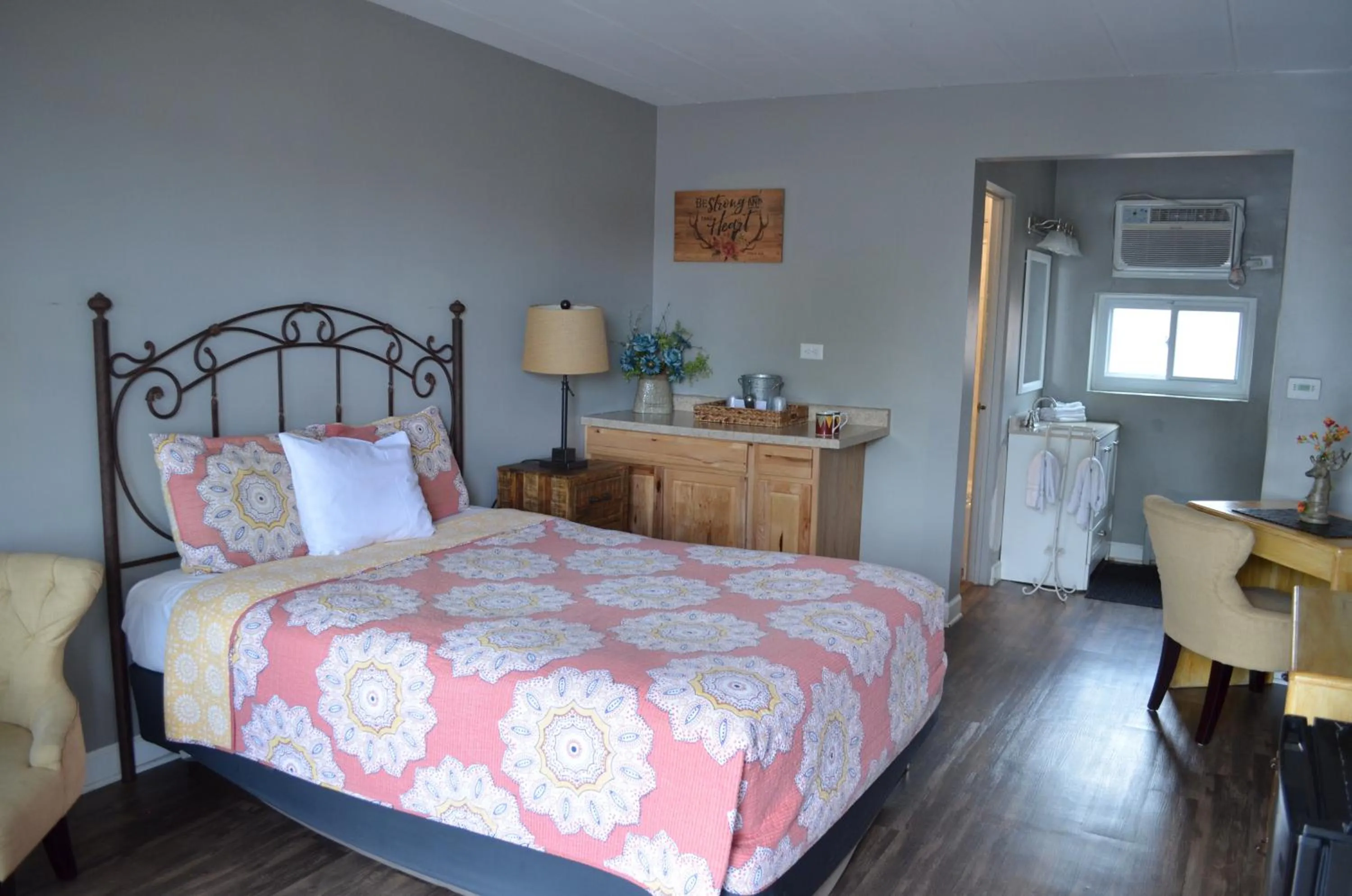 Bed in Gateway Inn Oaklawn-Chicago Midway airport