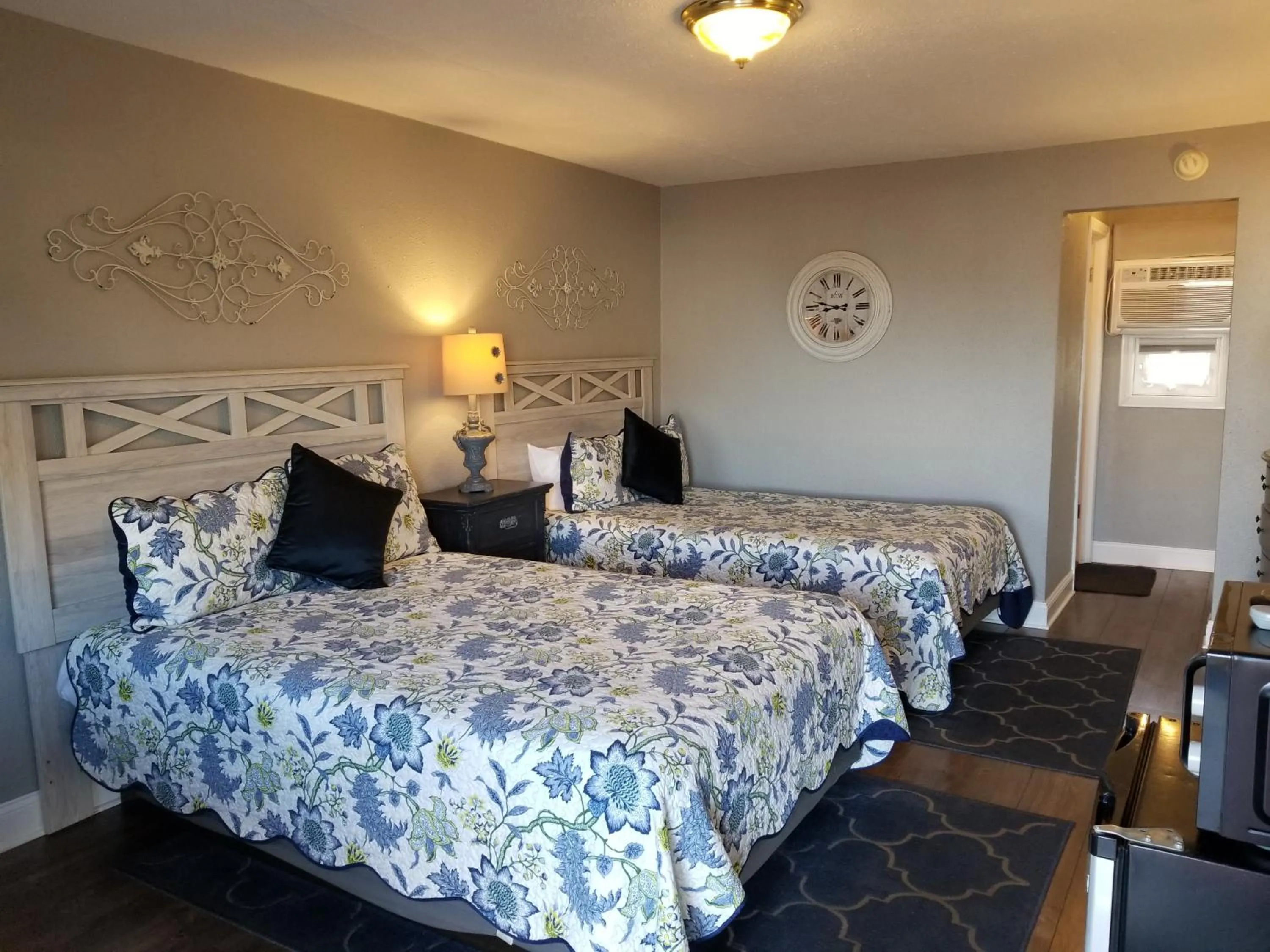 Bed in Gateway Inn Oaklawn-Chicago Midway airport