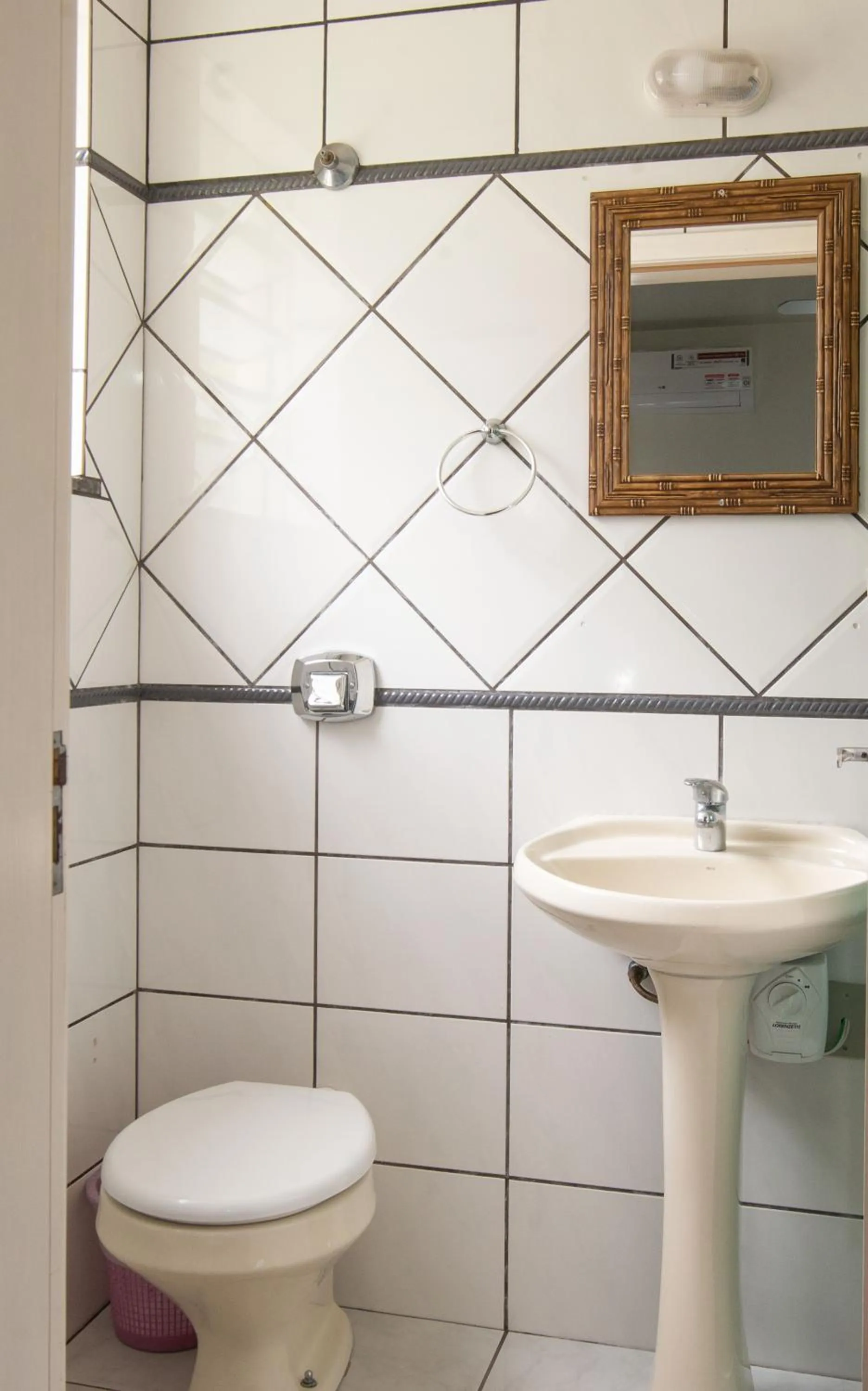 Bathroom in Bandeira Hotel