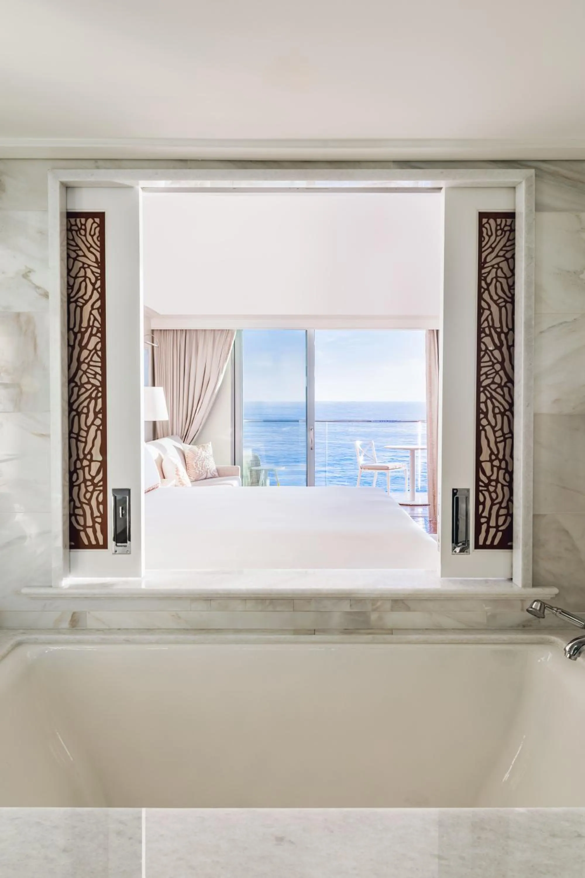 Bed in Surf & Sand Laguna Beach