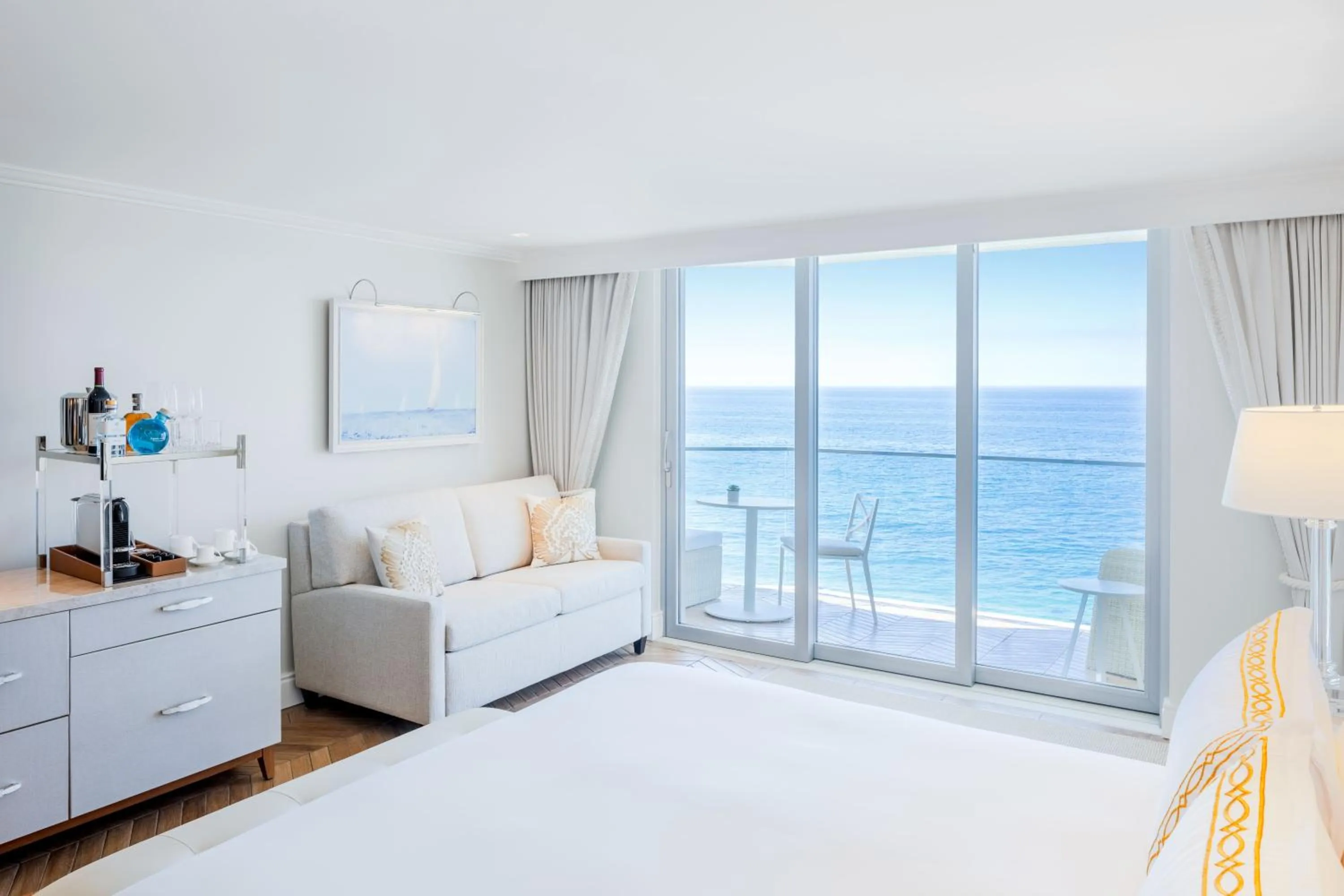 Bed in Surf & Sand Laguna Beach