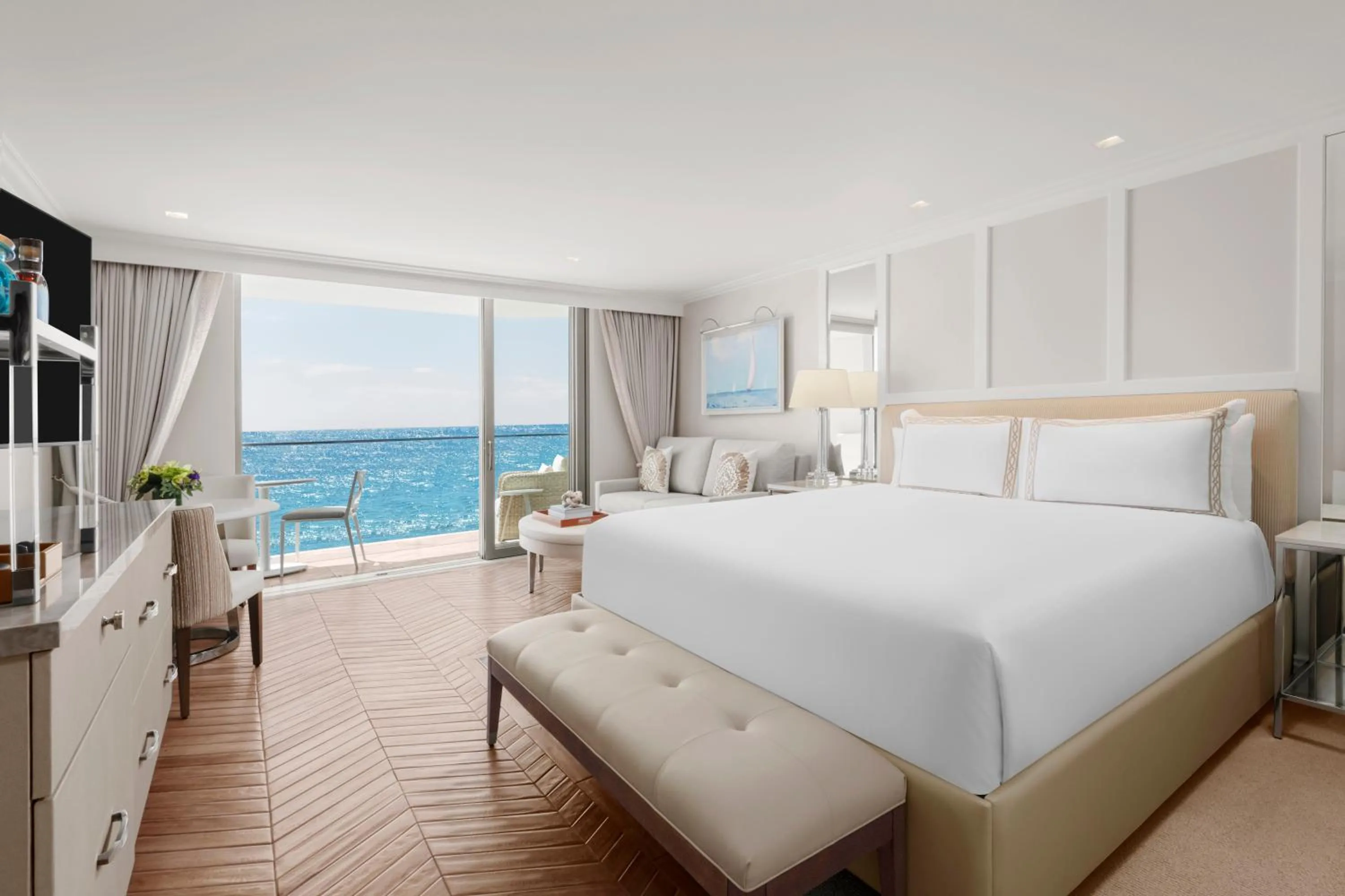 Bedroom, Bed in Surf & Sand Laguna Beach