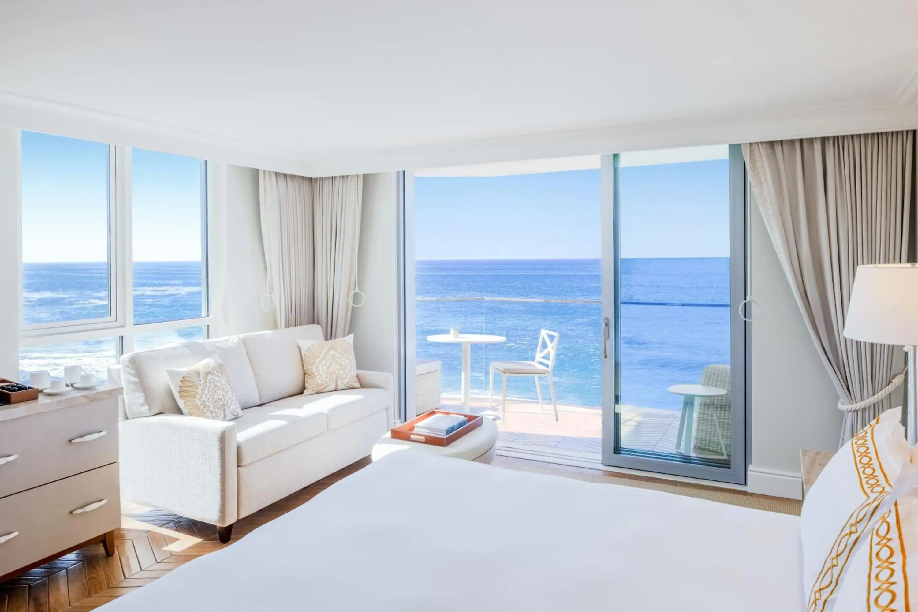 Bed in Surf & Sand Laguna Beach Bed in Surf & Sand Laguna Beach