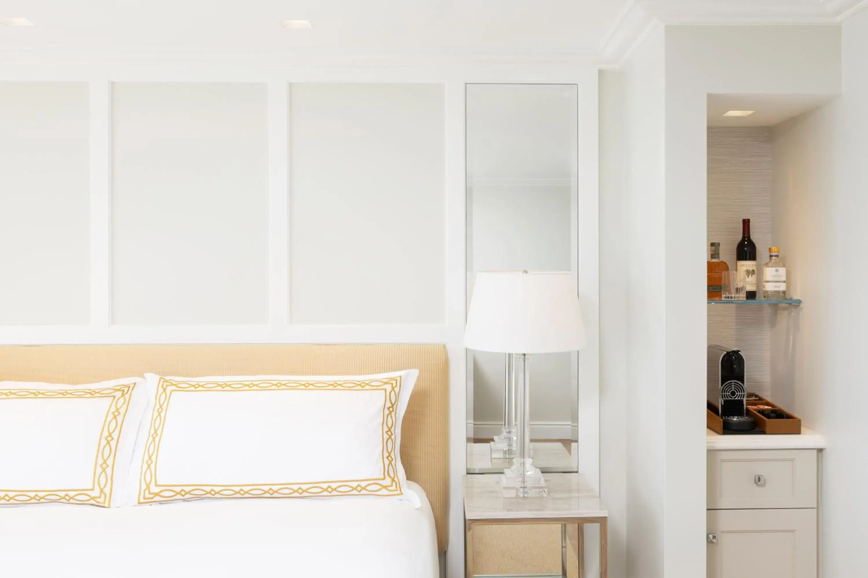 Bed in Surf & Sand Laguna Beach Bed in Surf & Sand Laguna Beach