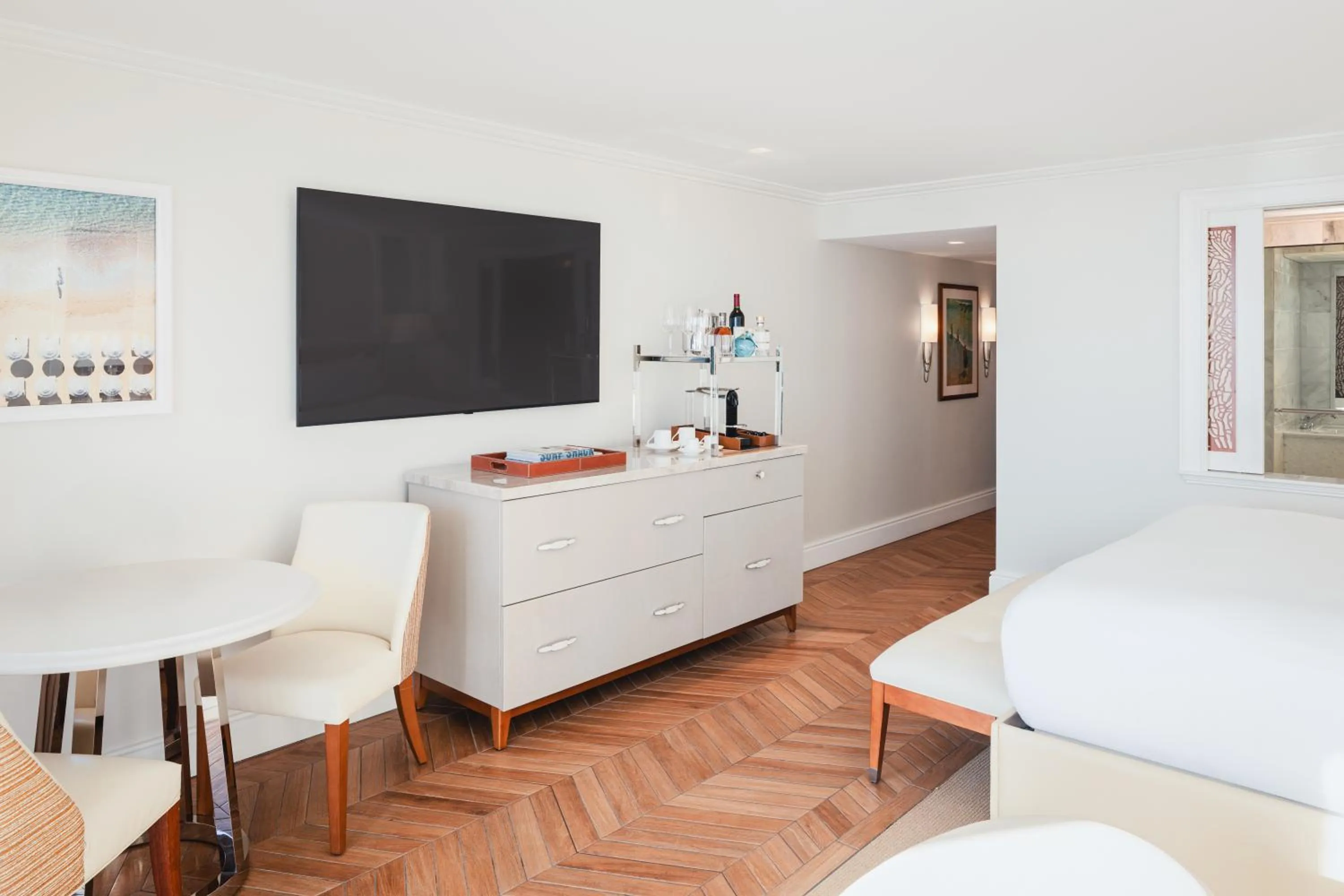 TV and multimedia, Bed in Surf & Sand Laguna Beach