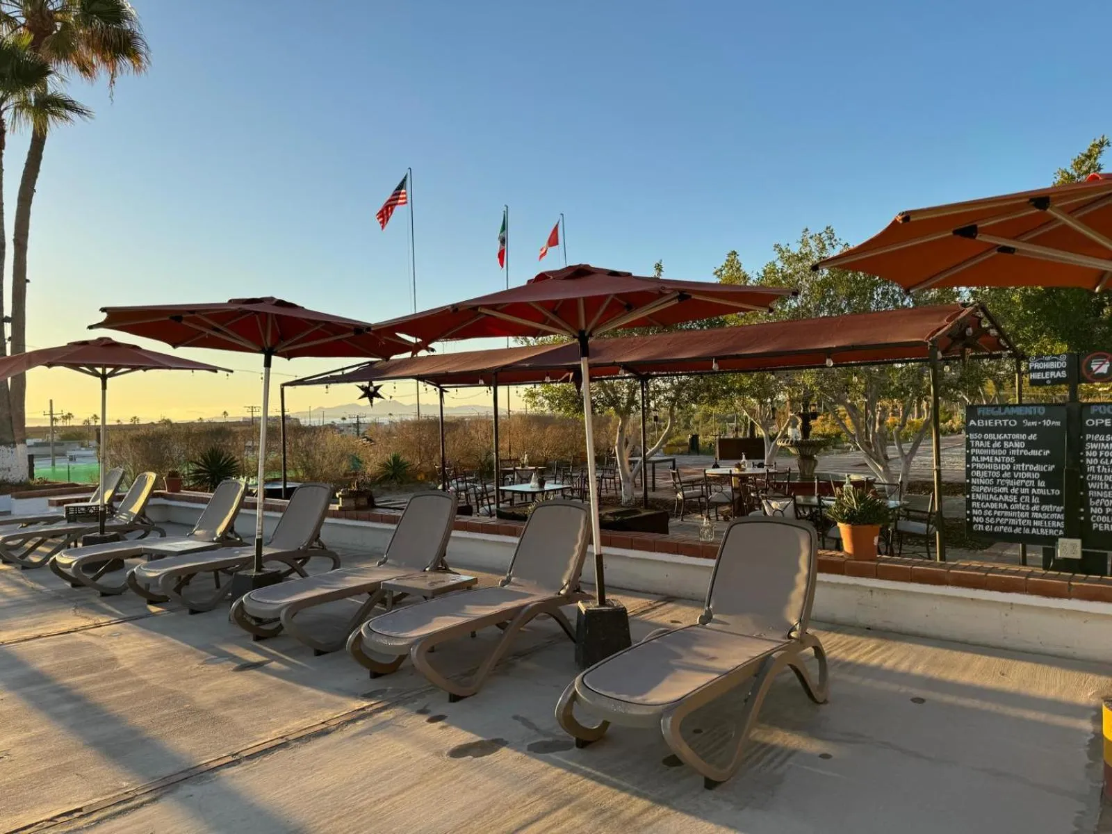 Pool view in Hotel Las Palmas