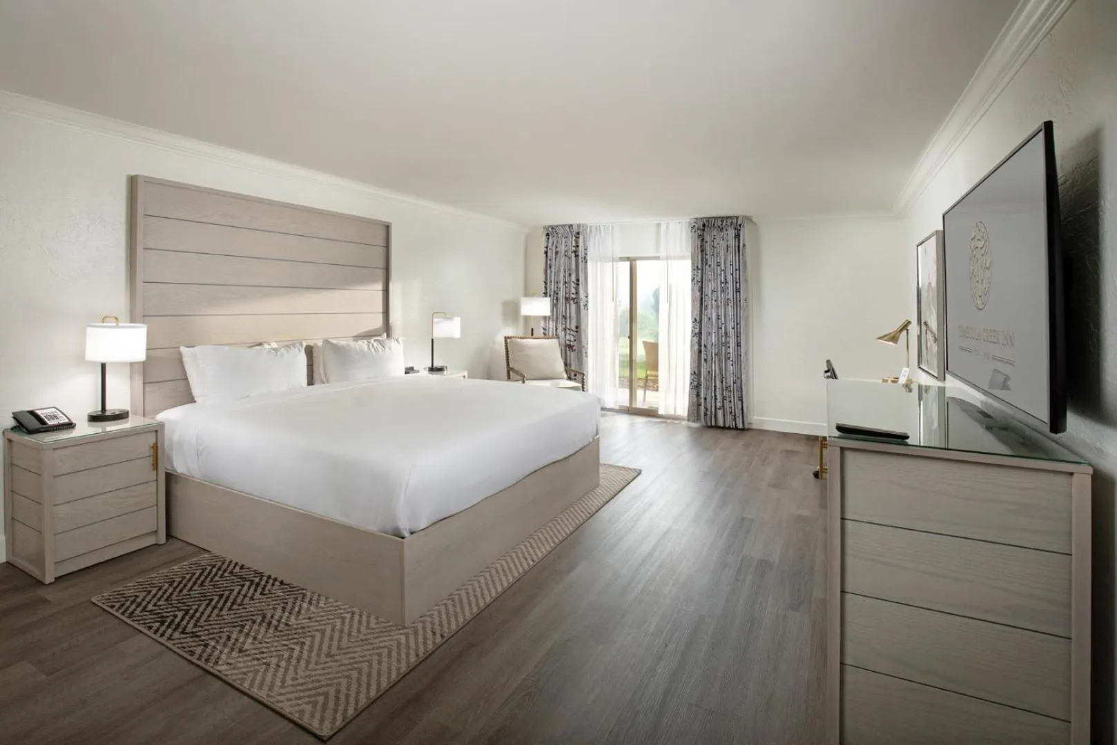 Bed in Temecula Creek Inn