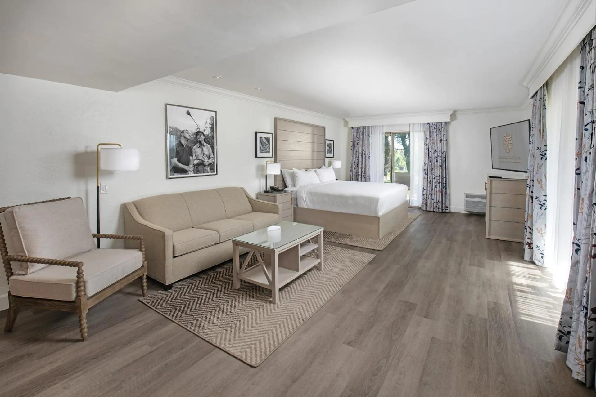 Bed in Temecula Creek Inn