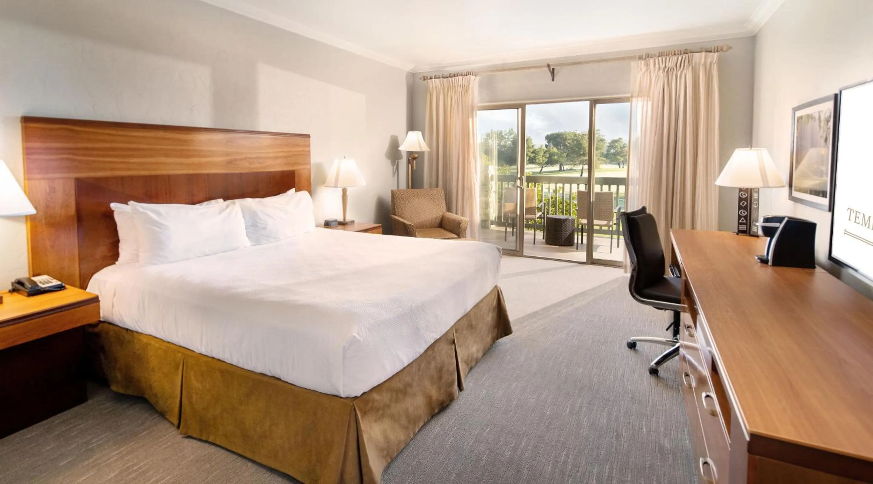 Bed in Temecula Creek Inn