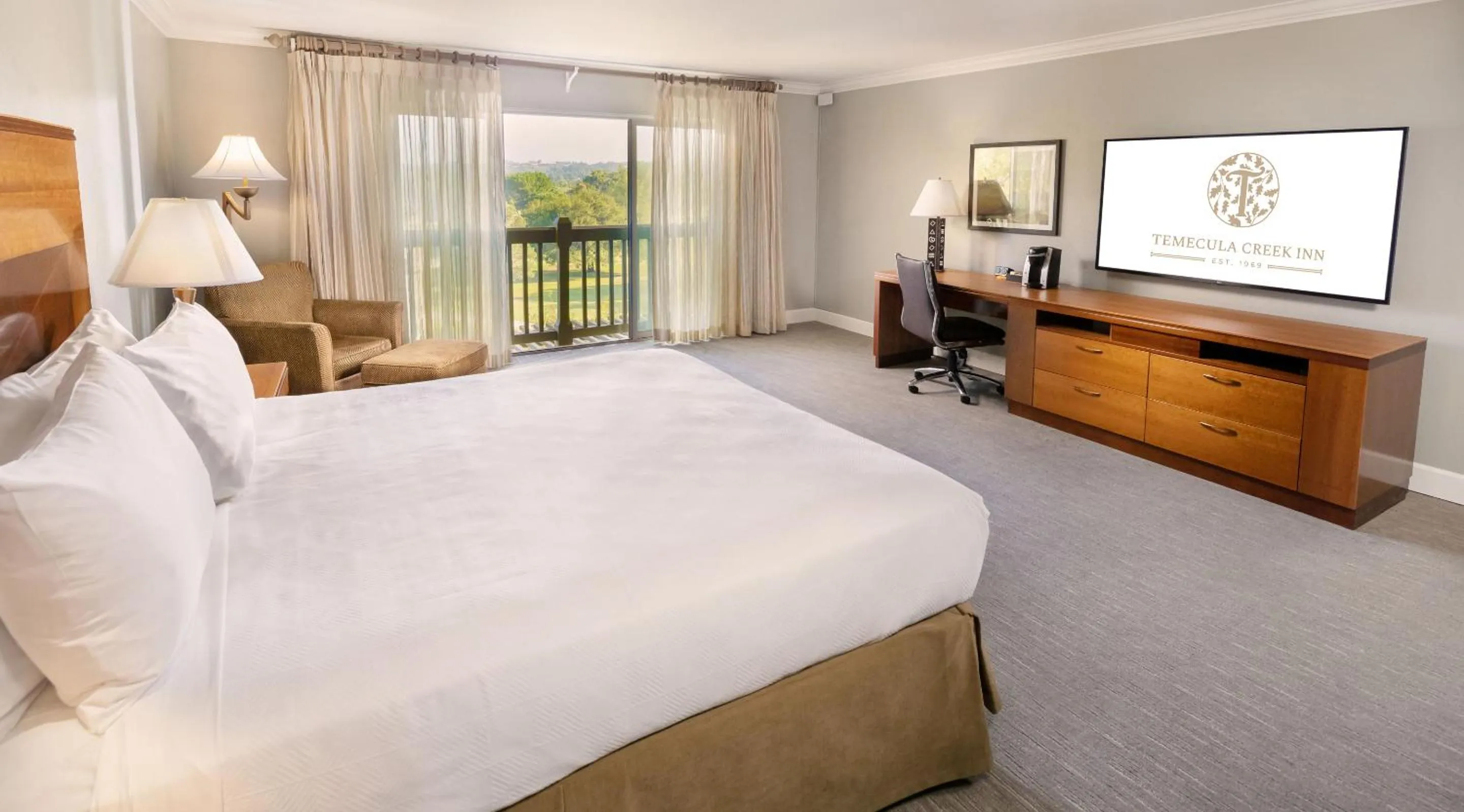 Bedroom, Bed in Temecula Creek Inn