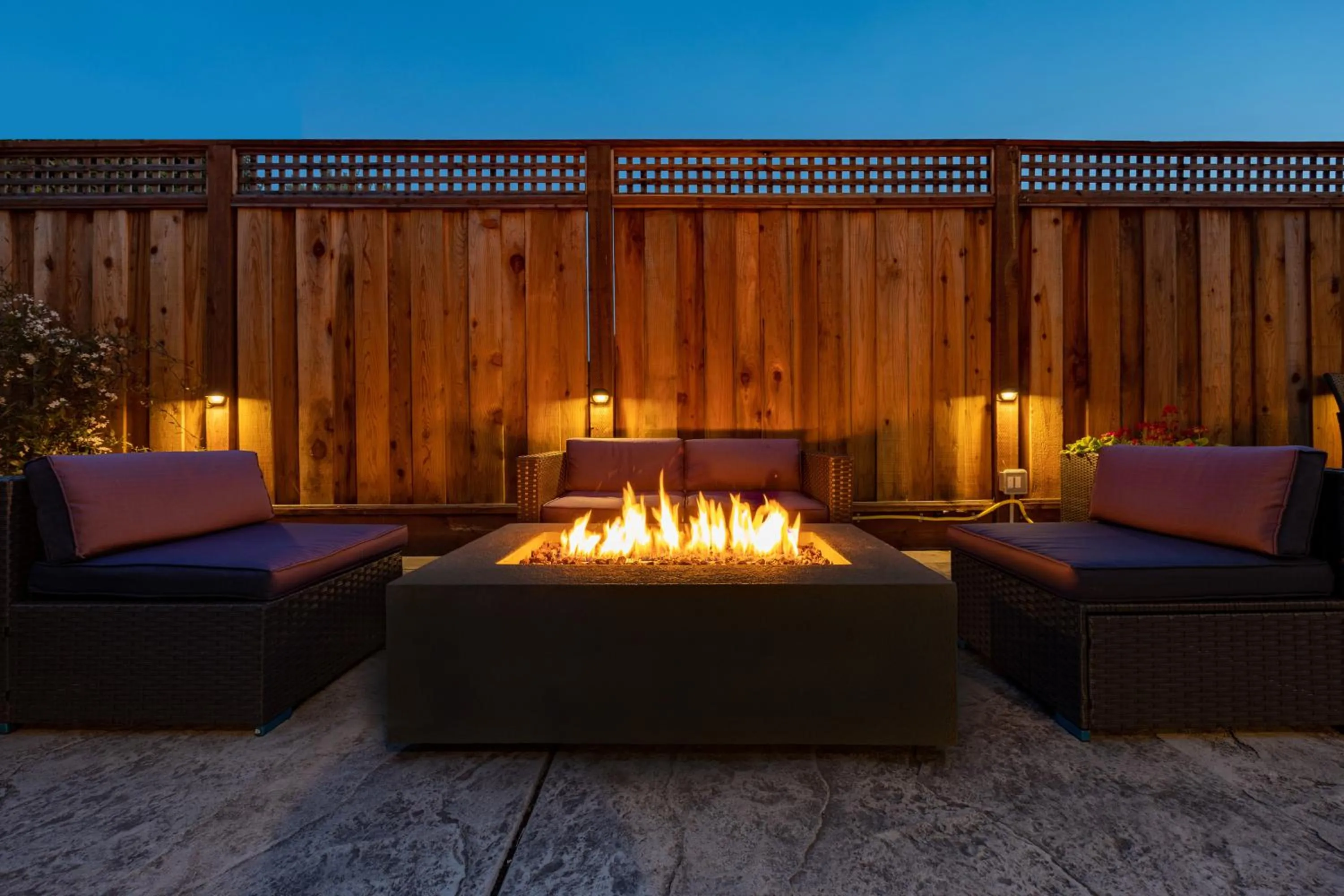 Nantucket Whale Inn, Half Moon Bay