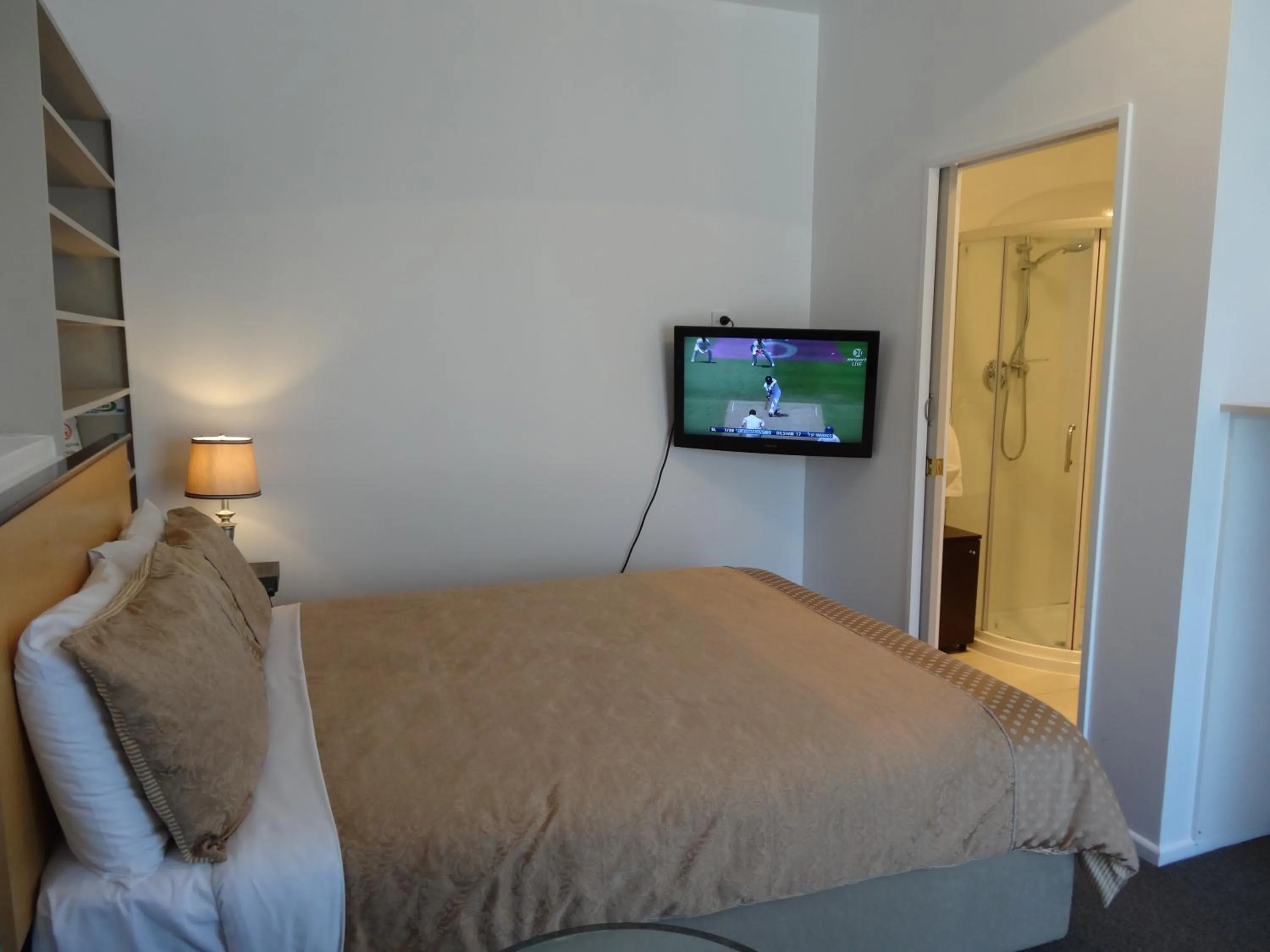 Photo of the whole room, Bed in McWilliam Apartments