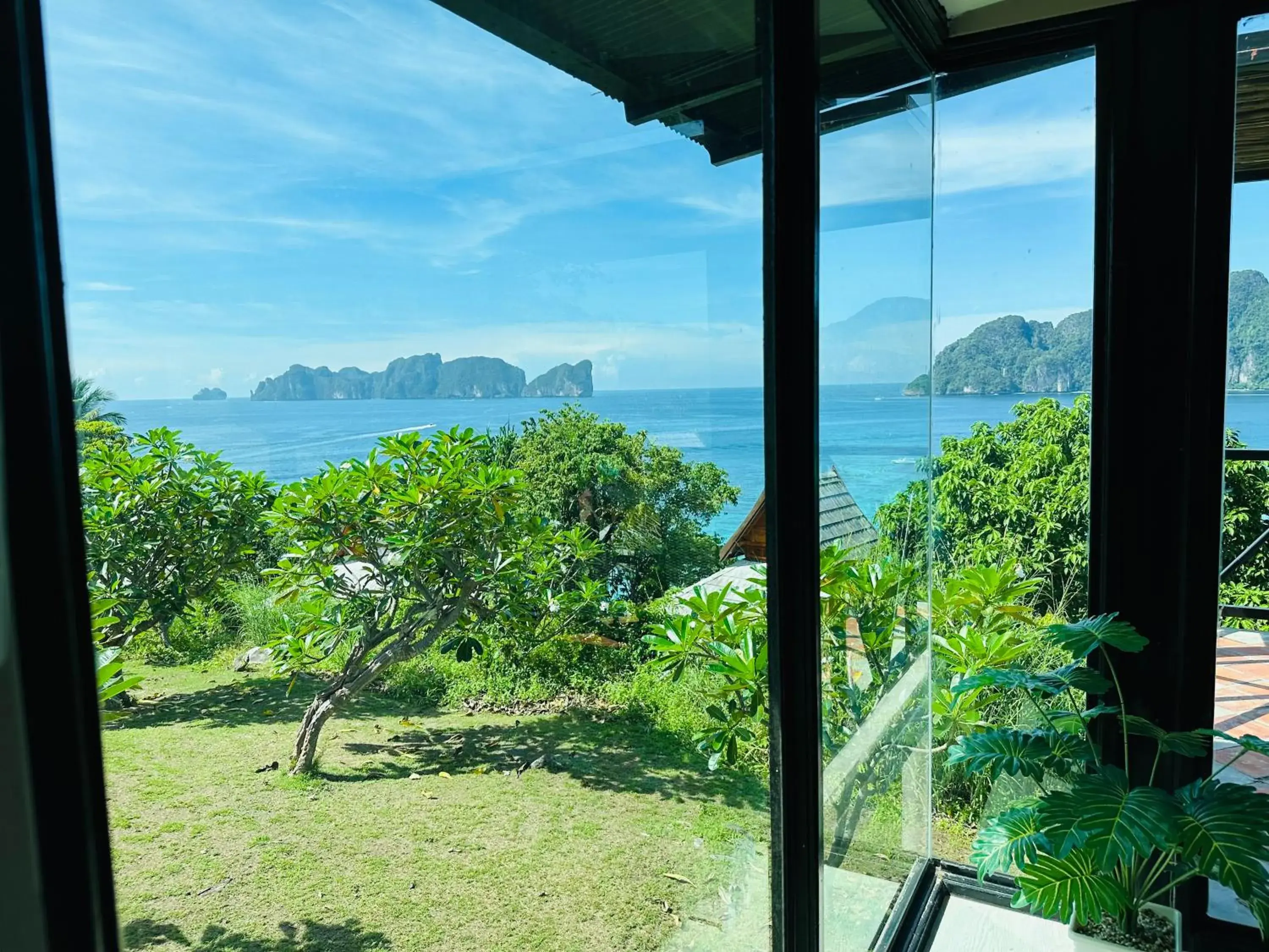 Sea view in HIP Seaview Resort @ Phi Phi Sea view in HIP Seaview Resort @ Phi Phi