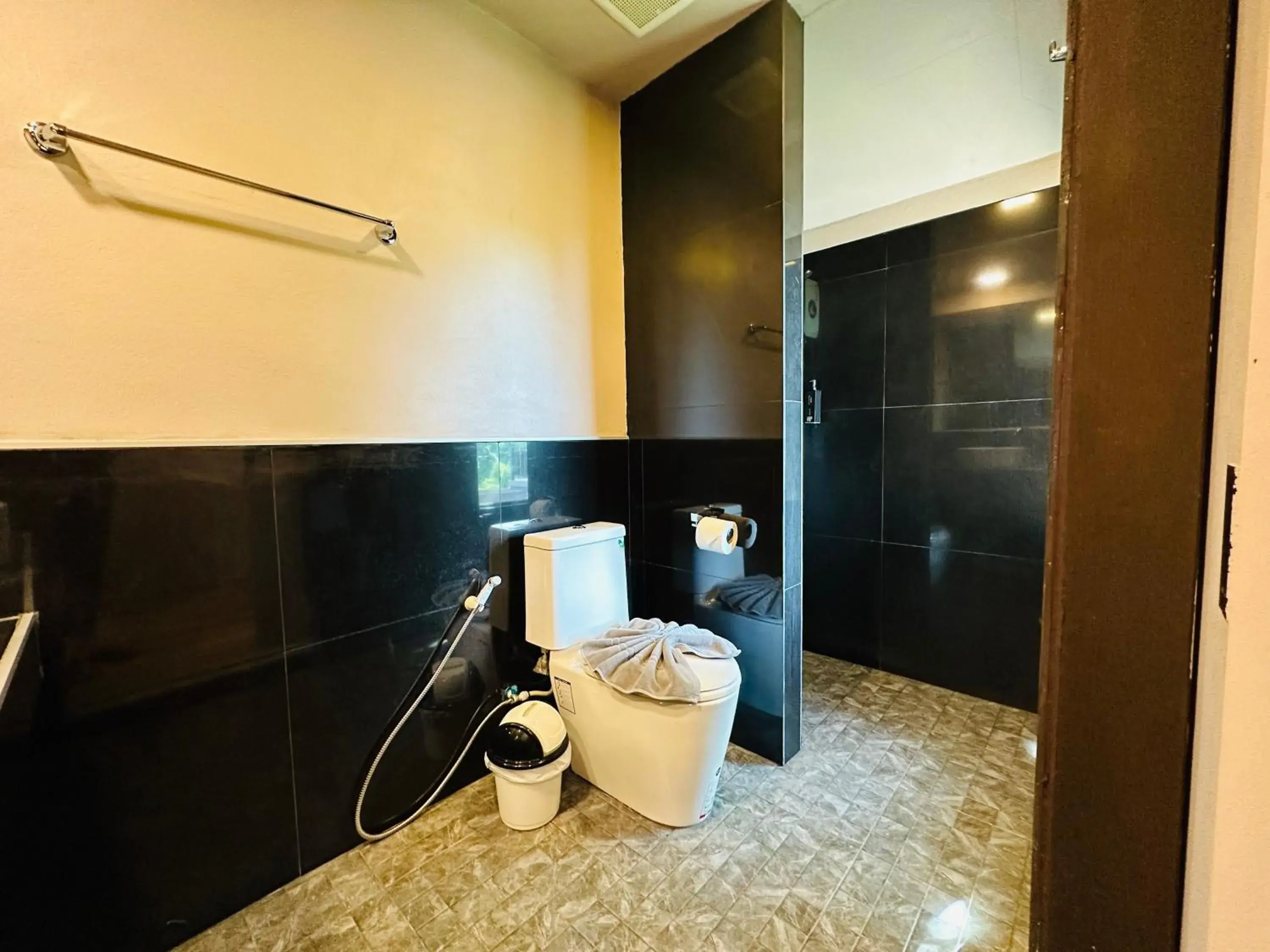 Toilet in HIP Seaview Resort @ Phi Phi Toilet in HIP Seaview Resort @ Phi Phi