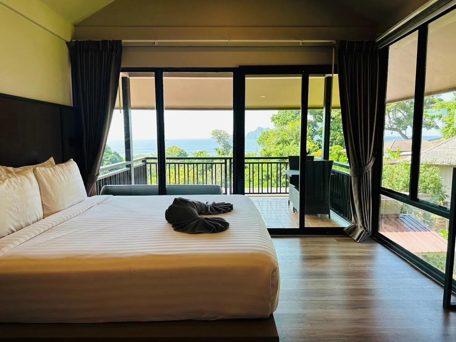 Bed in HIP Seaview Resort @ Phi Phi