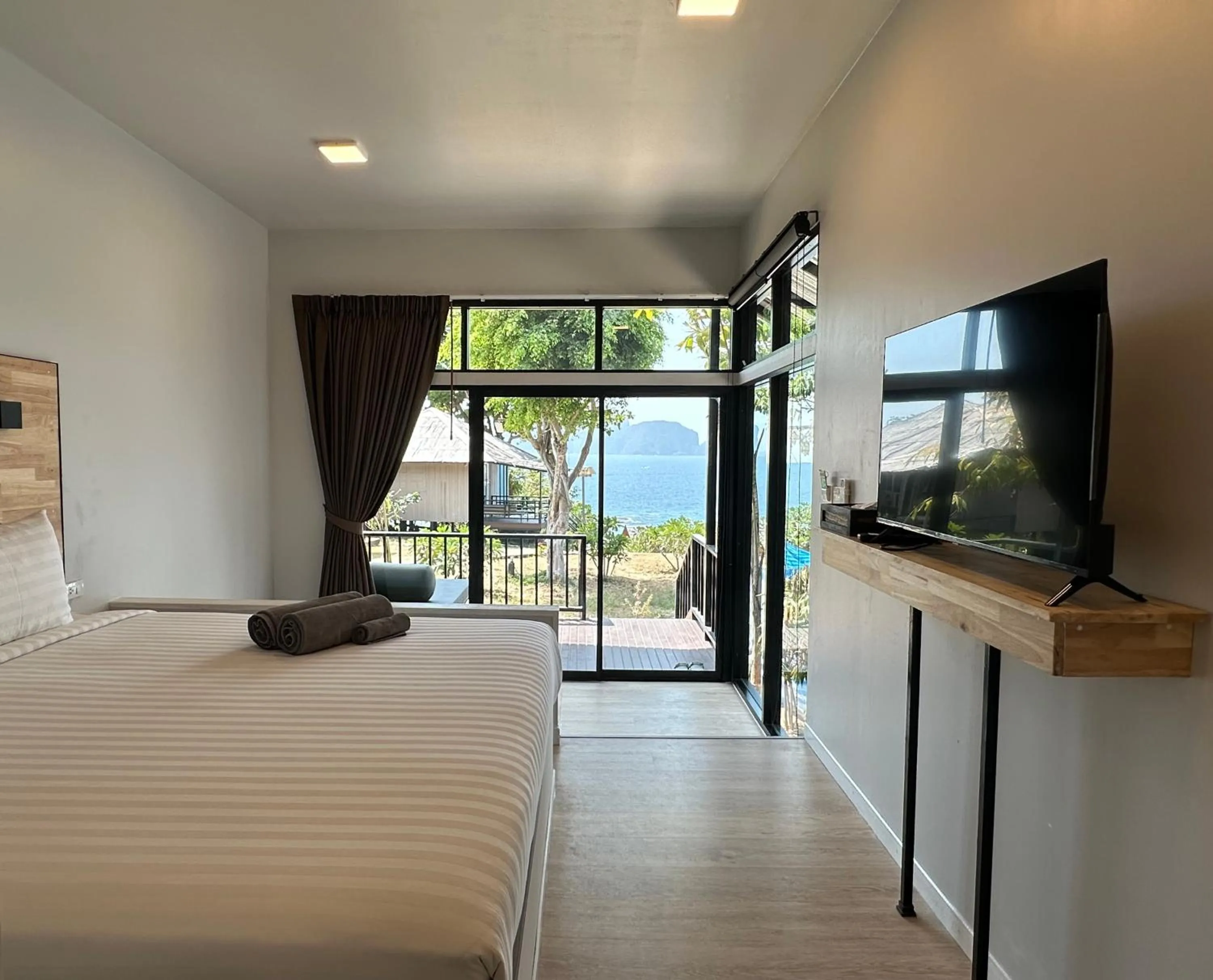 View (from property/room), Bed in HIP Seaview Resort @ Phi Phi