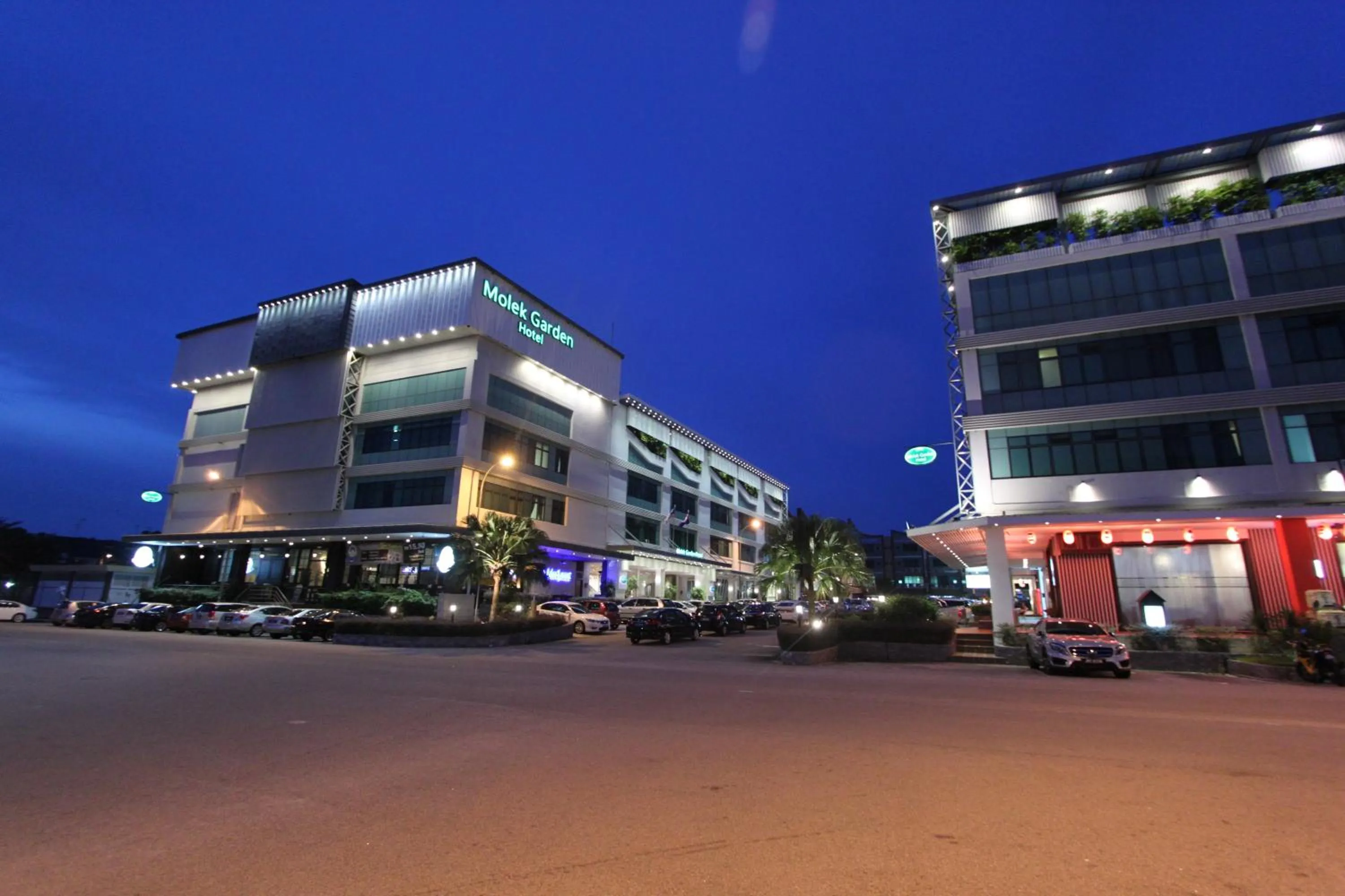 Property building in Molek Garden Hotel