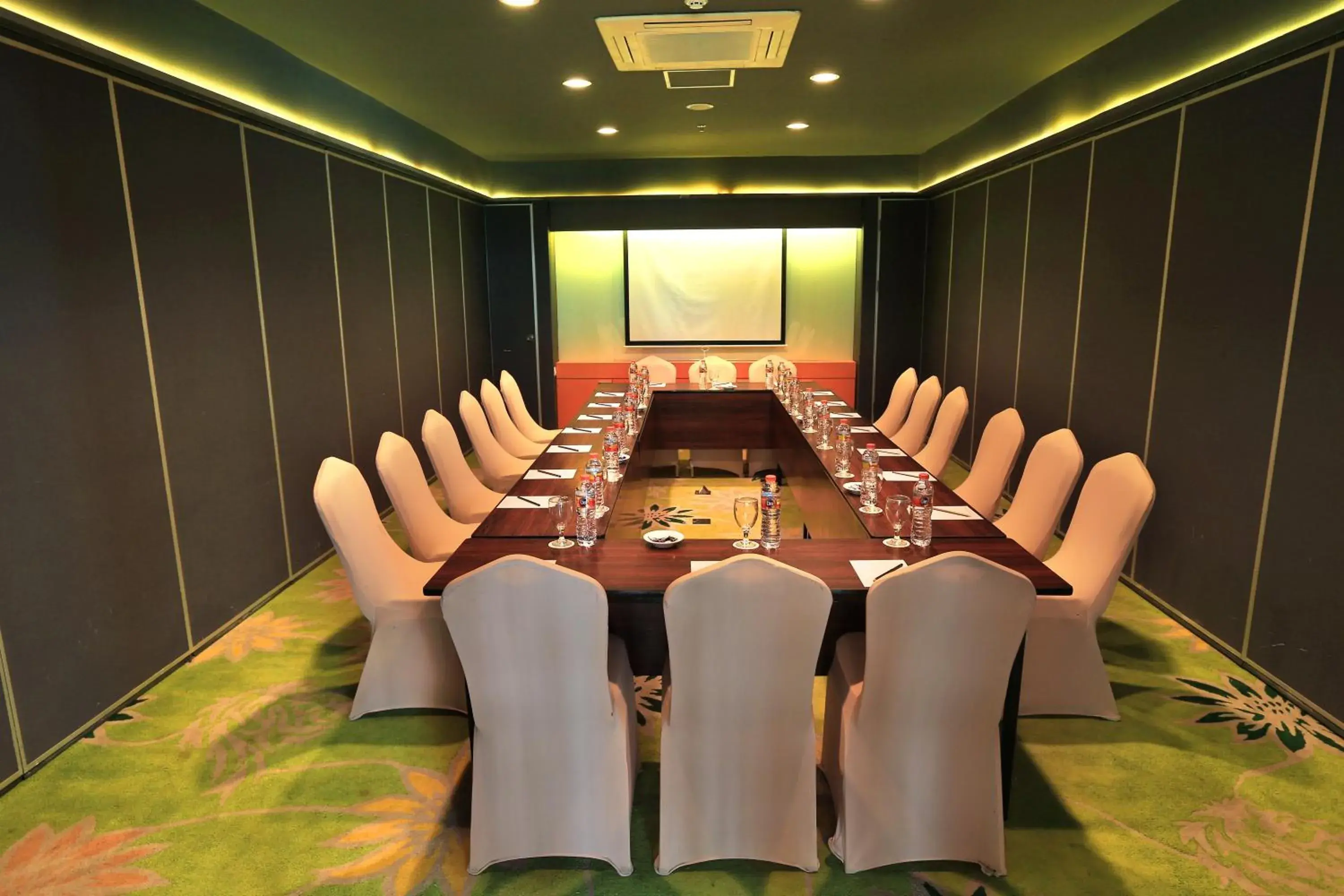 Business facilities in Amartahills Hotel and Resort Business facilities in Amartahills Hotel and Resort