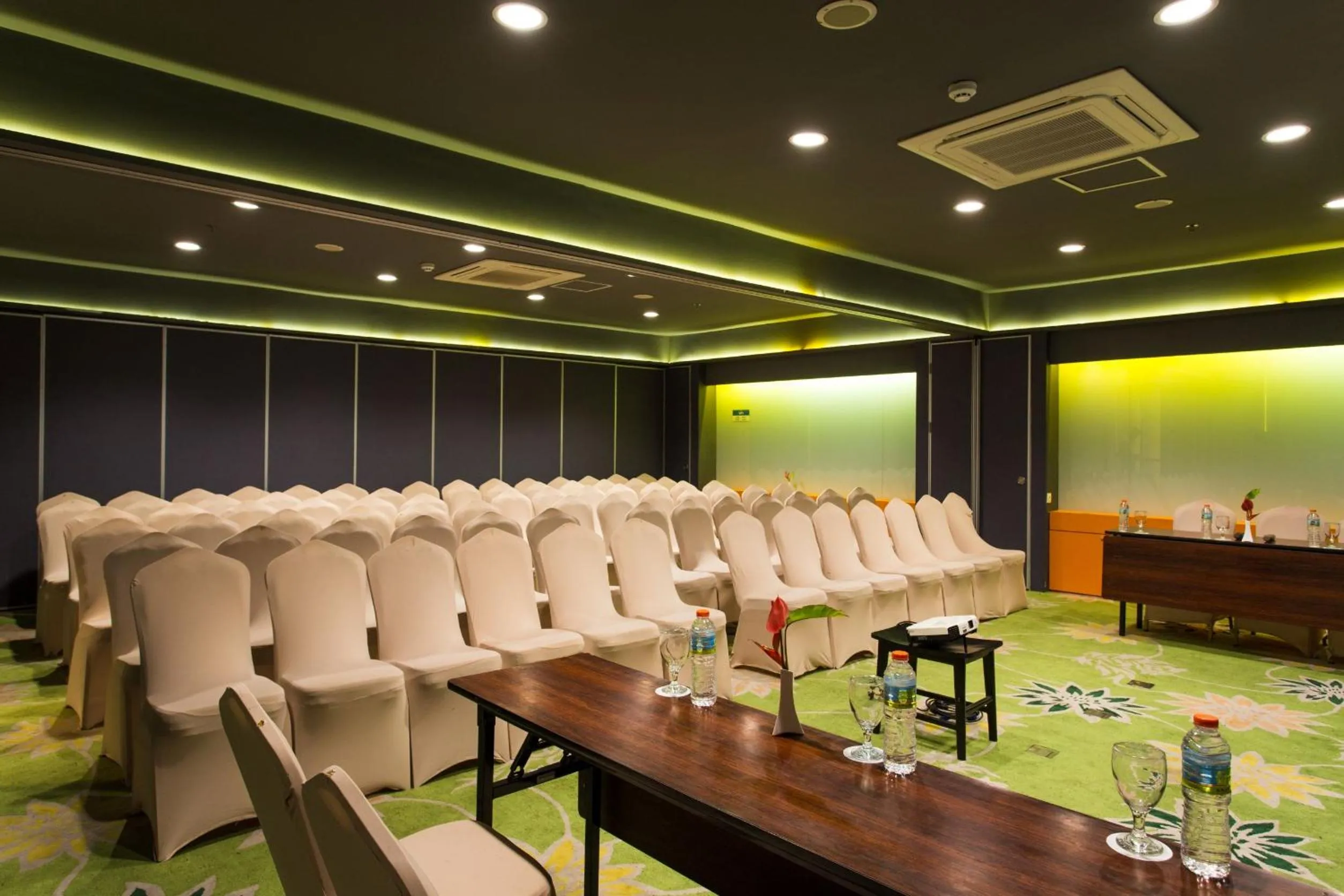 Business facilities in Amartahills Hotel and Resort