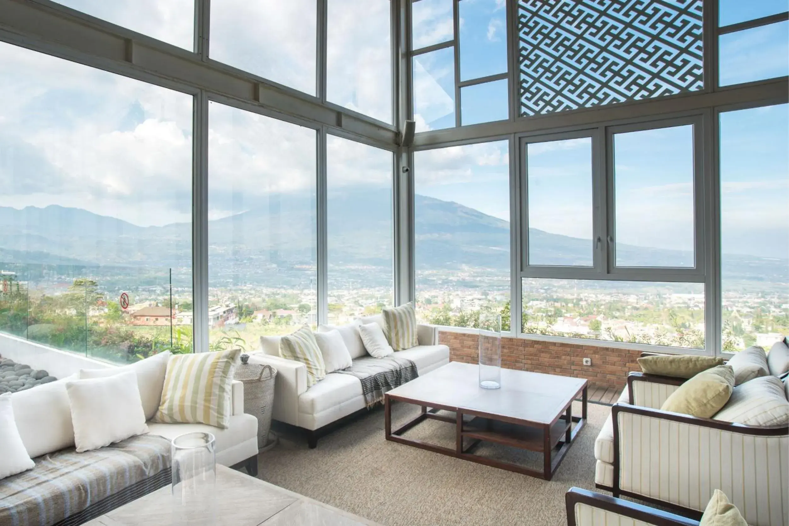 Lounge or bar in Amartahills Hotel and Resort Lounge or bar in Amartahills Hotel and Resort