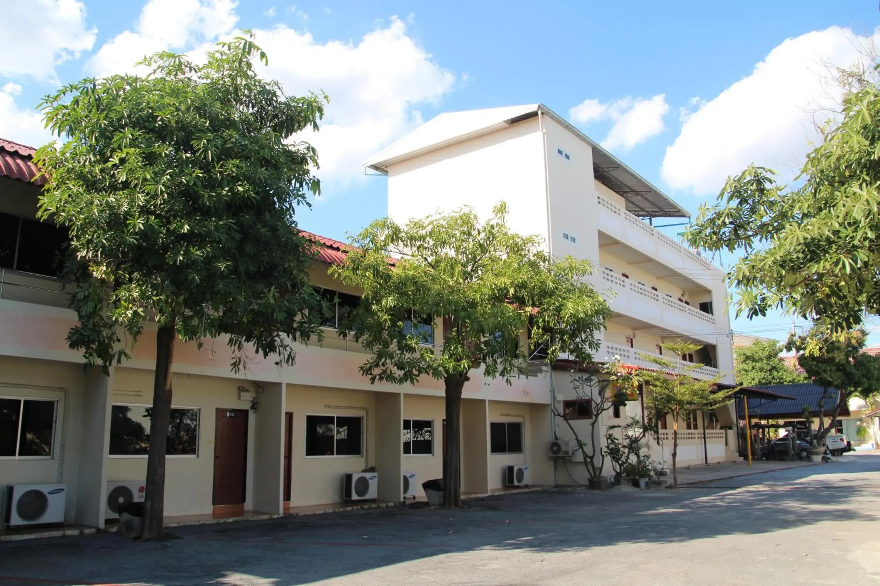 Property building in Ratchaphruek Resort Property building in Ratchaphruek Resort