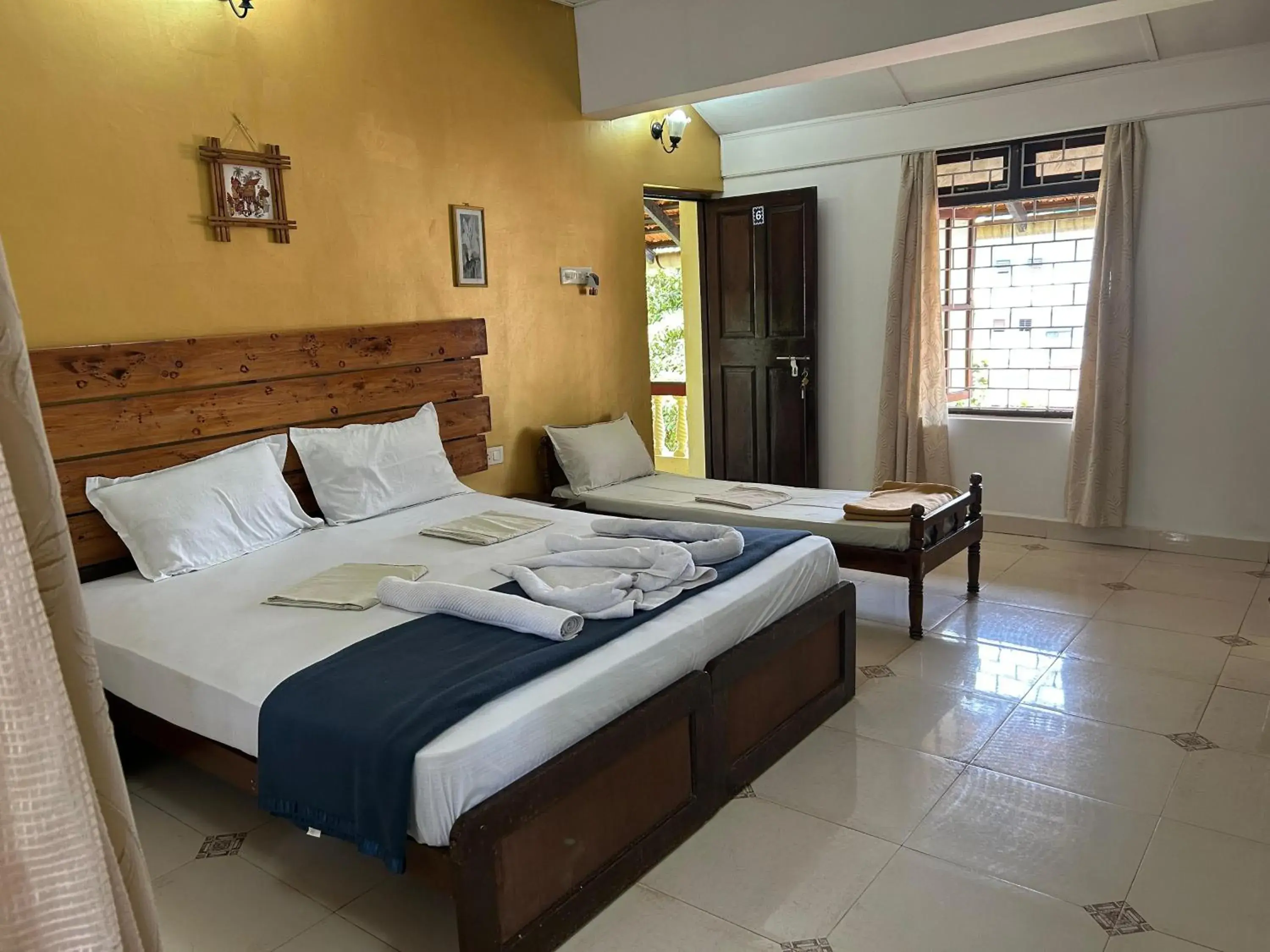 Triple Room with Balcony in Fatima Guest House Triple Room with Balcony in Fatima Guest House